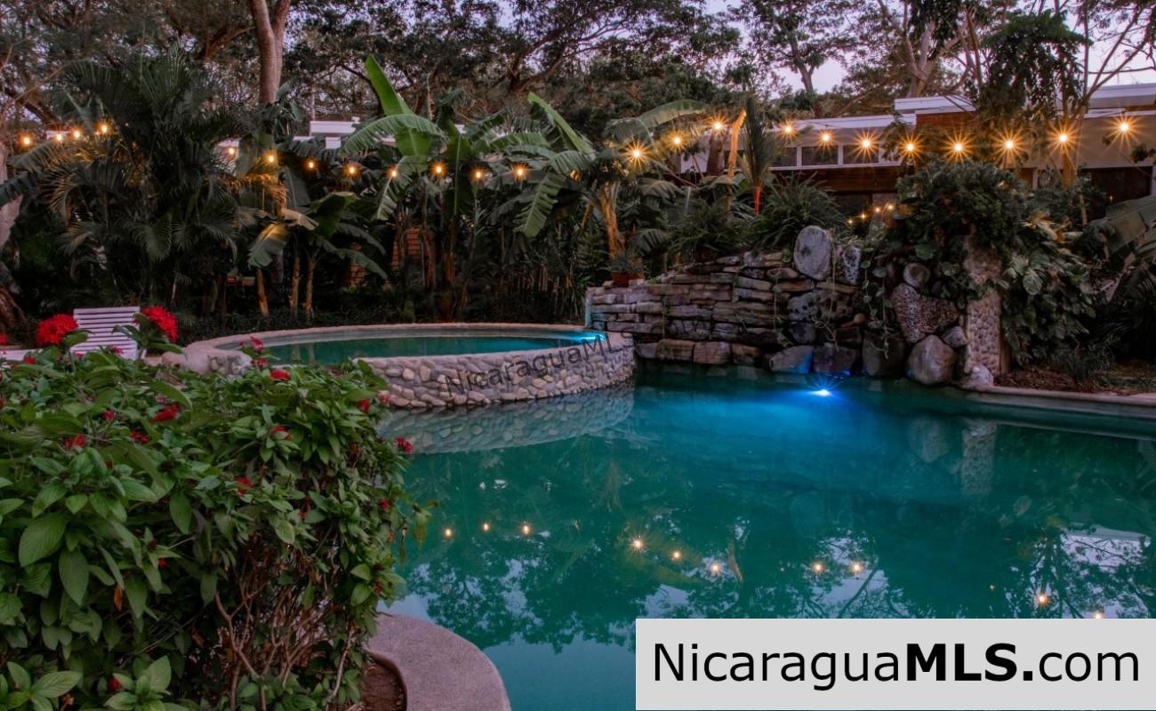 Beach House Walking Distance to Ocean at Hacienda Iguana
