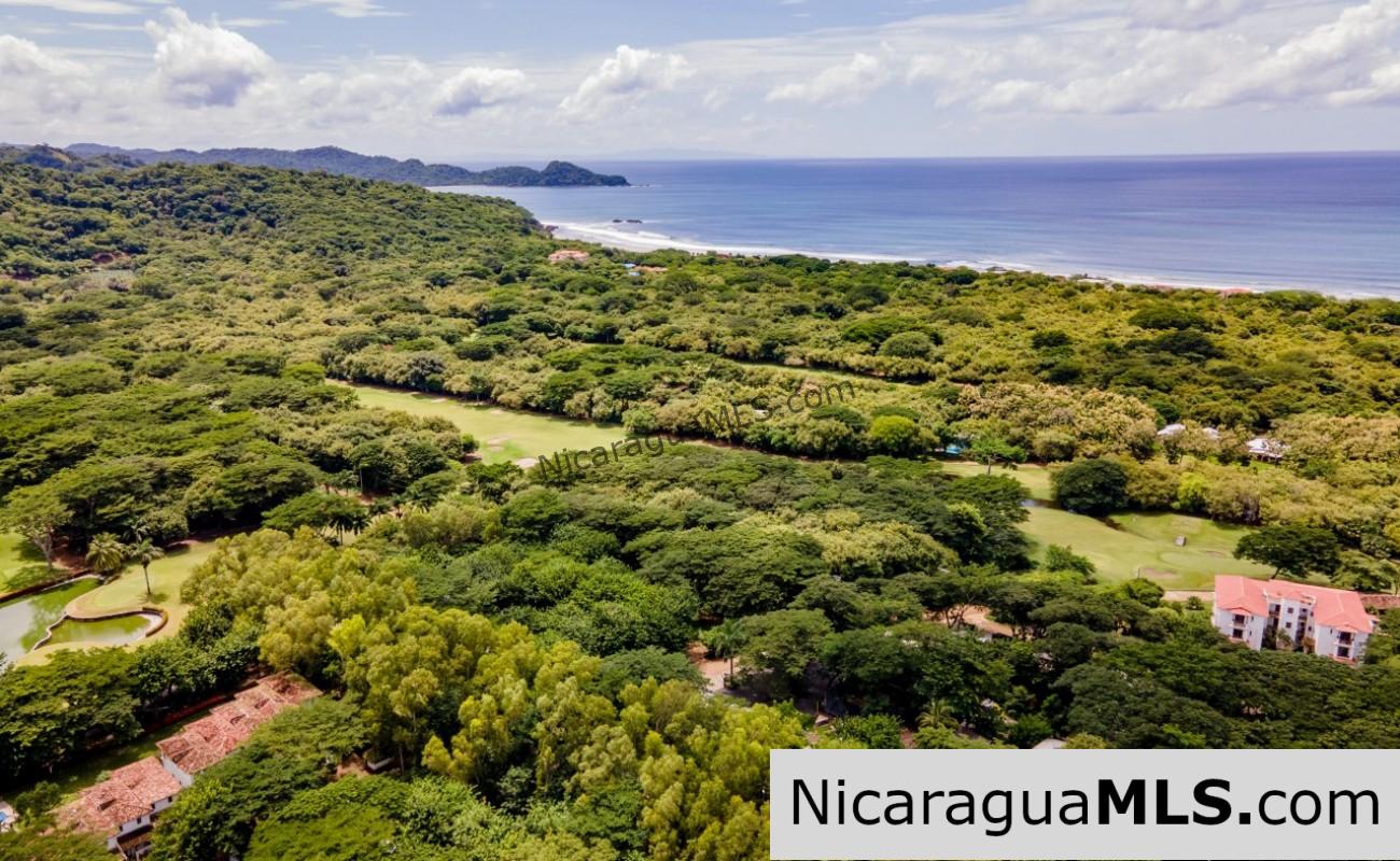 Beach House Walking Distance to Ocean at Hacienda Iguana