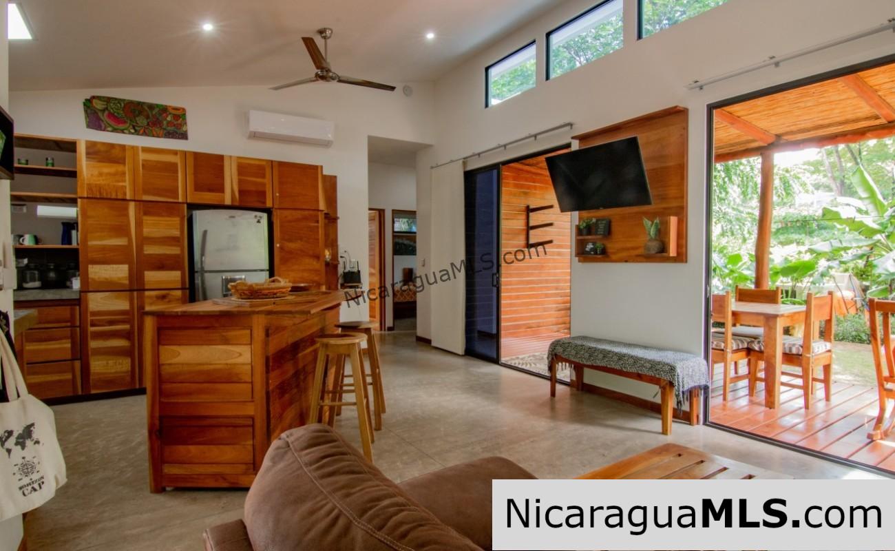 Beach House Walking Distance to Ocean at Hacienda Iguana
