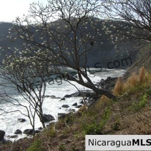 SOLD : Cliff-Front at Guacalito de La Isla