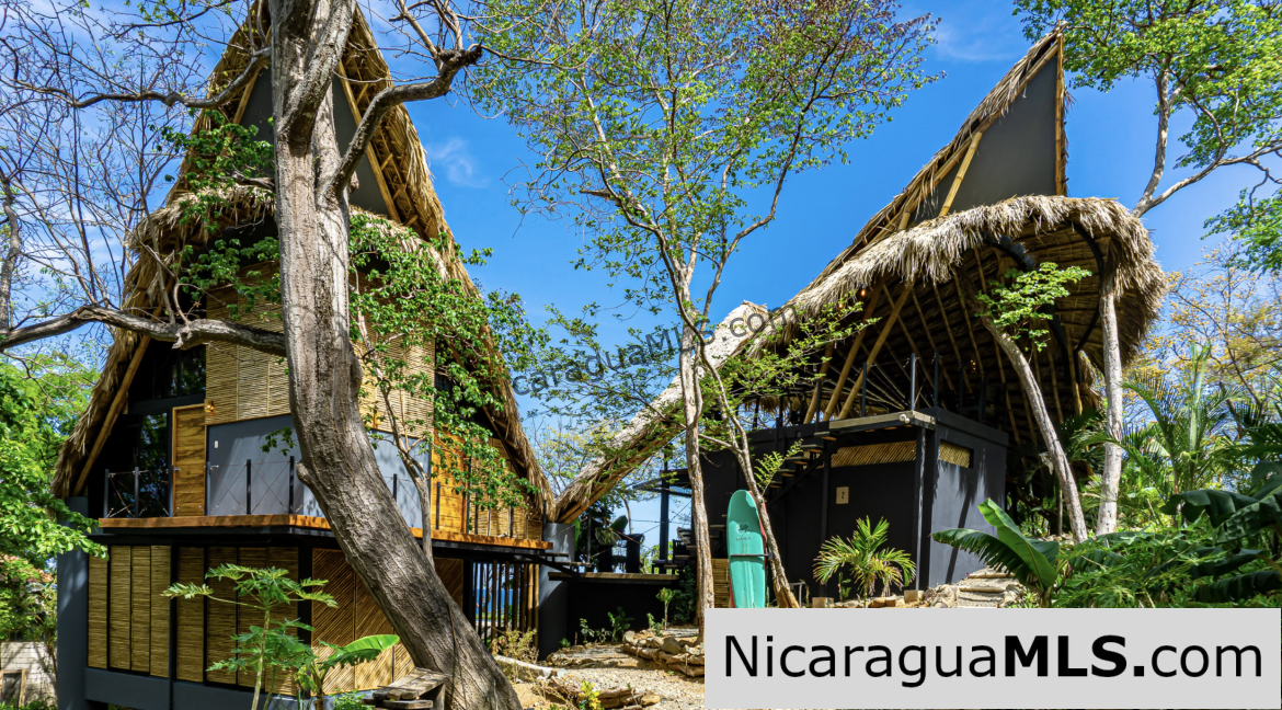 Unique & Stylish Jungle Hideaway in Costa Dulce Sleeps 18