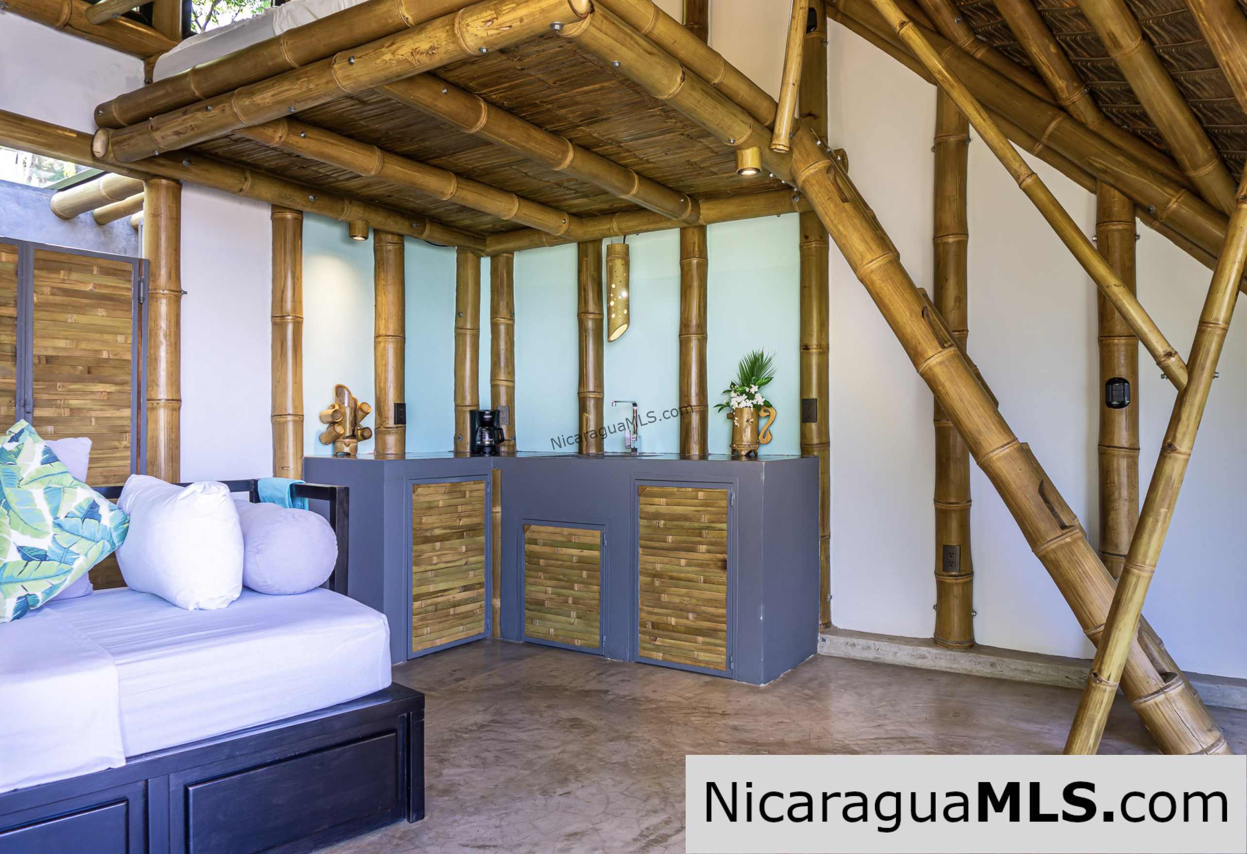 Unique & Stylish Jungle Hideaway in Costa Dulce Sleeps 18