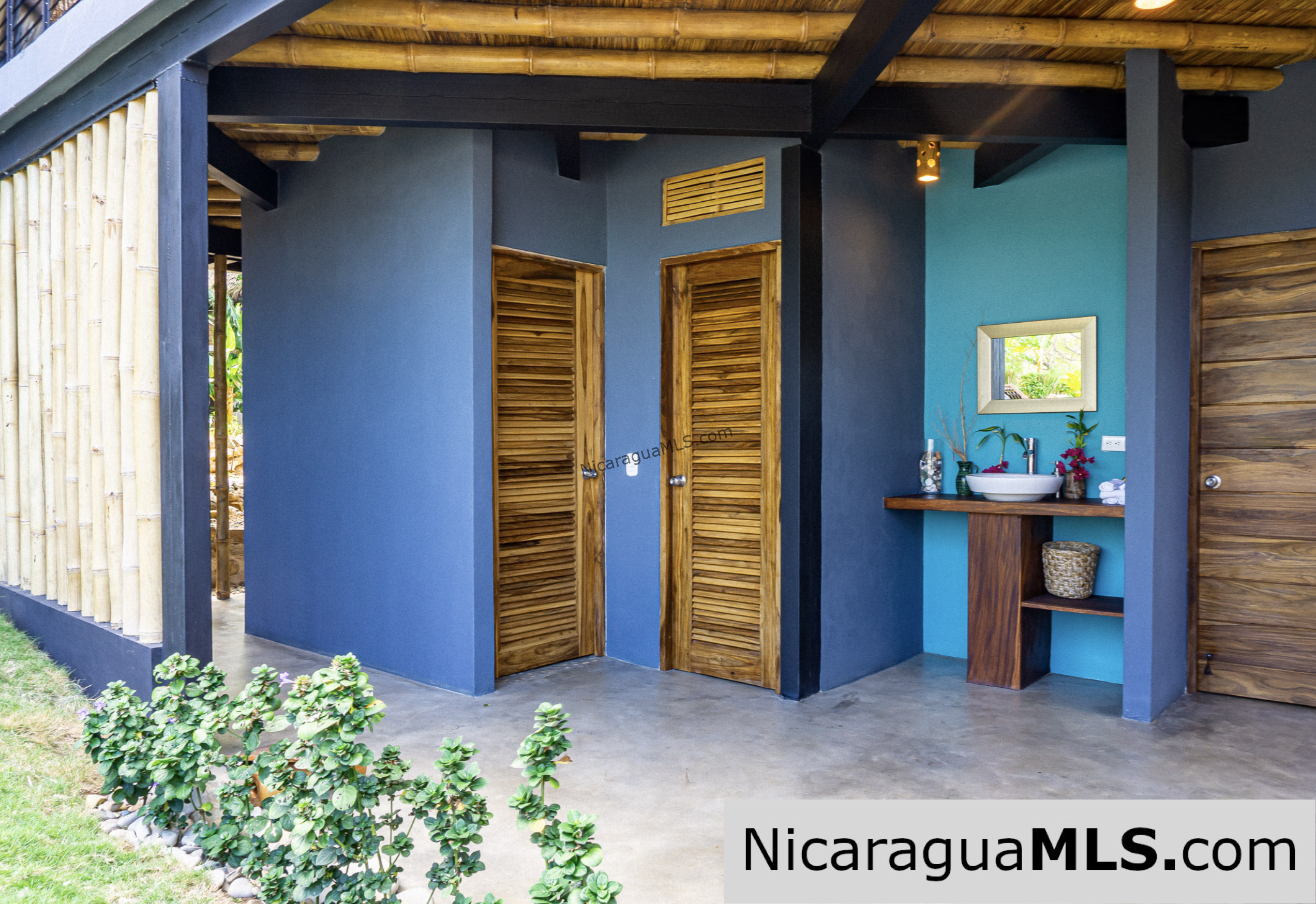 Unique & Stylish Jungle Hideaway in Costa Dulce Sleeps 18