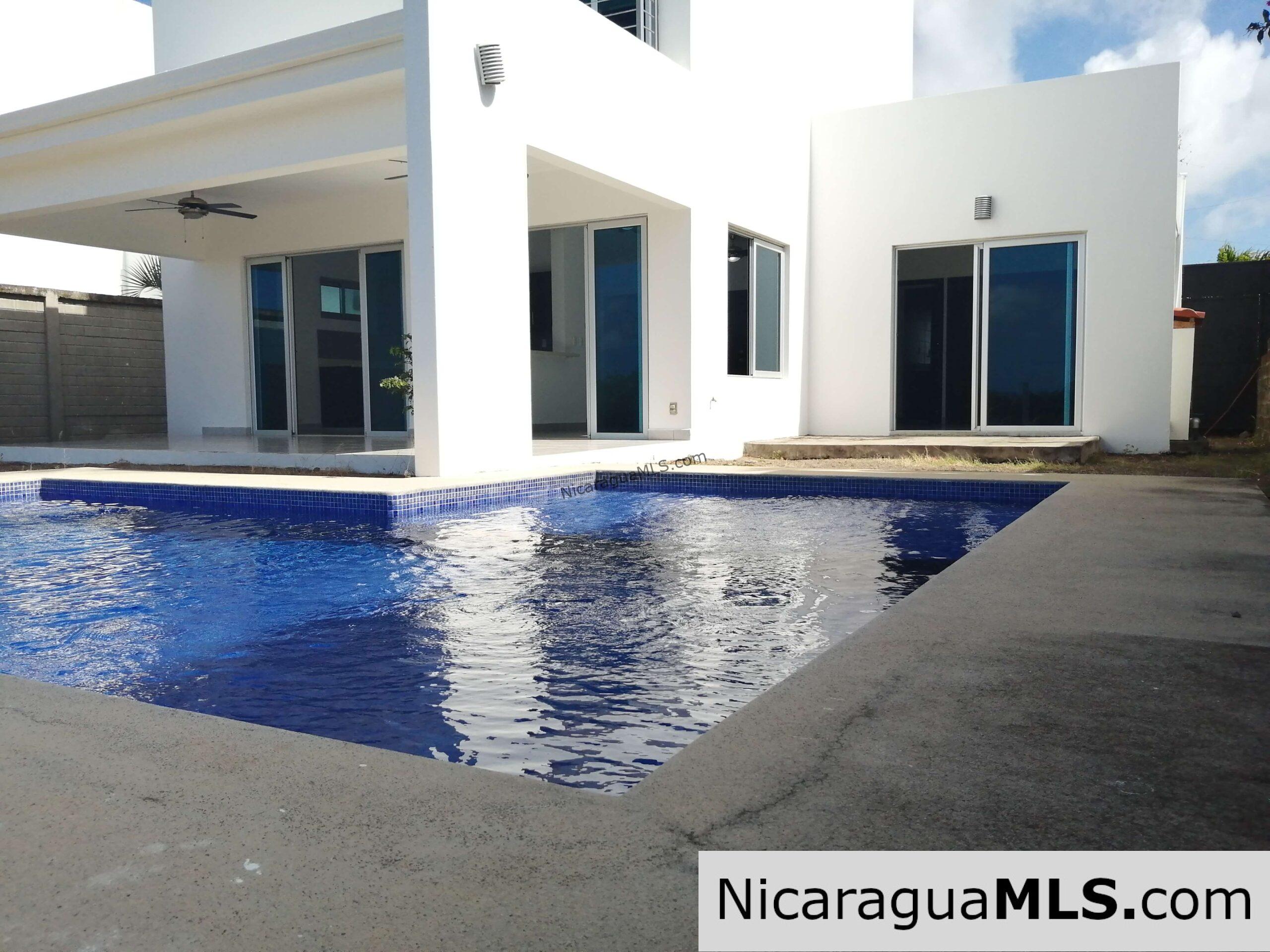 3 bedroom house in Vistas de Miramar neighborhood