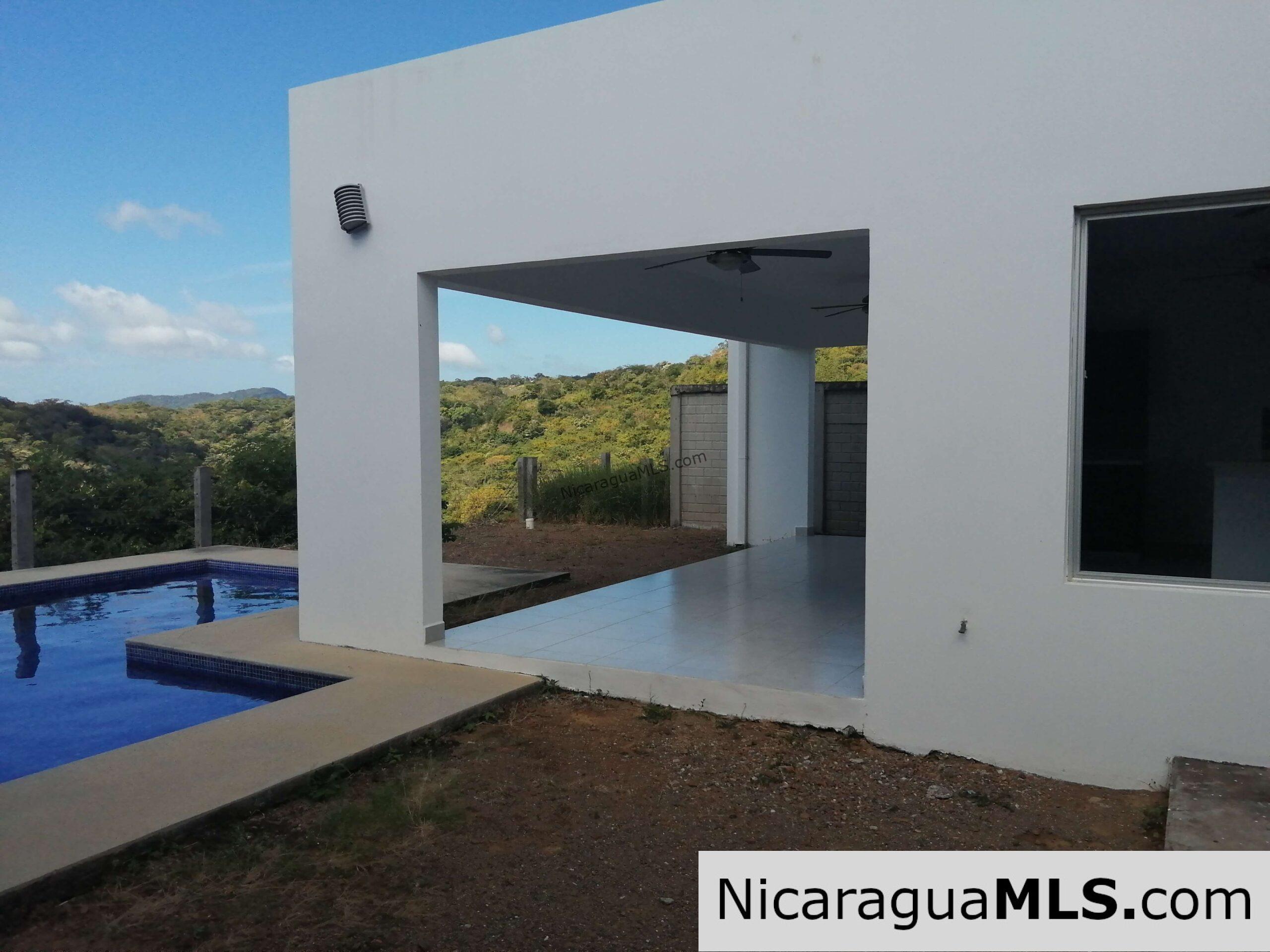 3 bedroom house in Vistas de Miramar neighborhood
