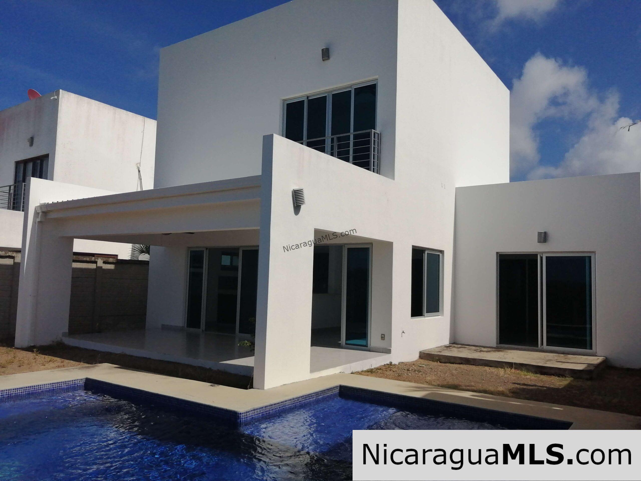 3 bedroom house in Vistas de Miramar neighborhood