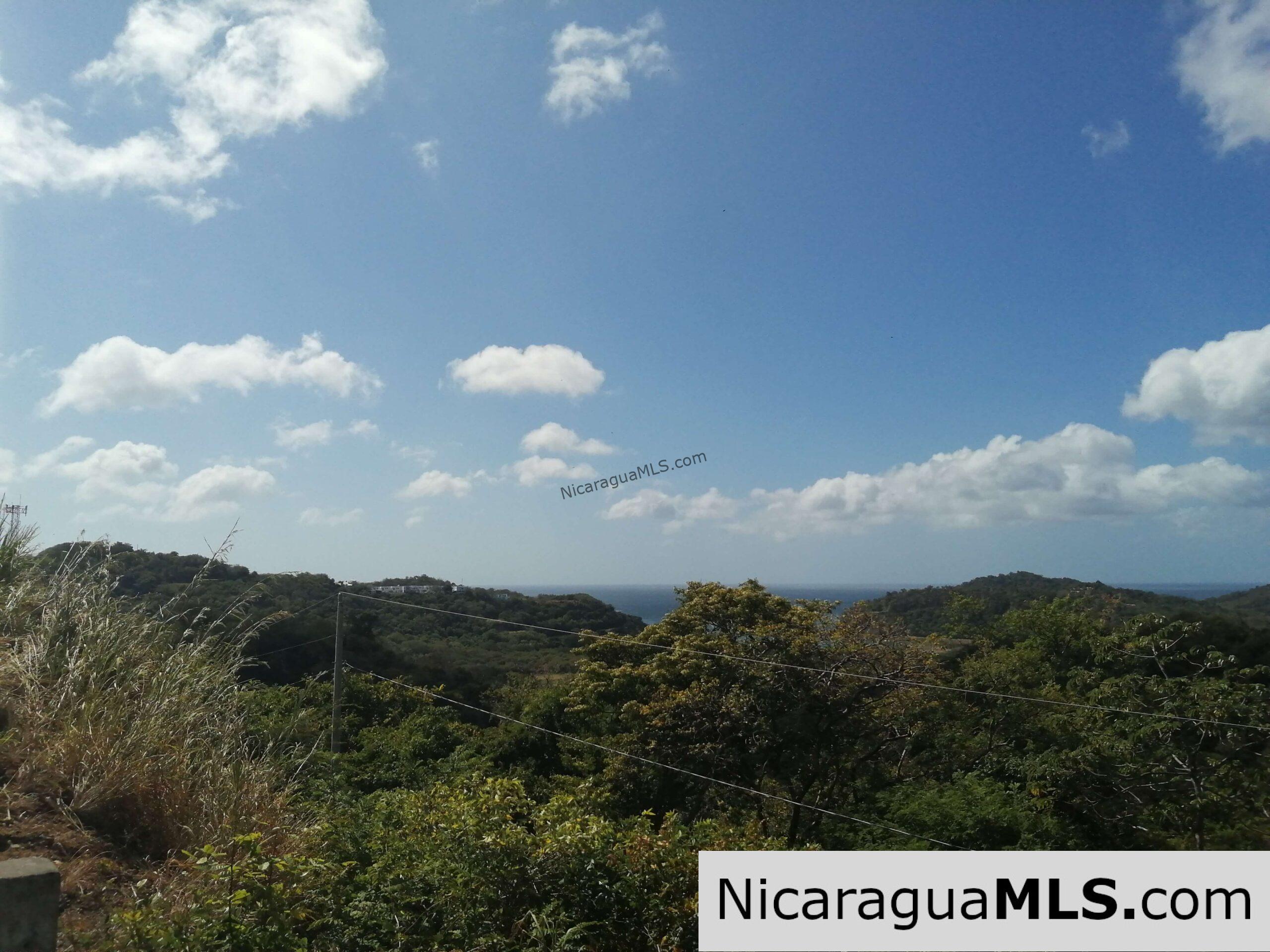3 bedroom house in Vistas de Miramar neighborhood