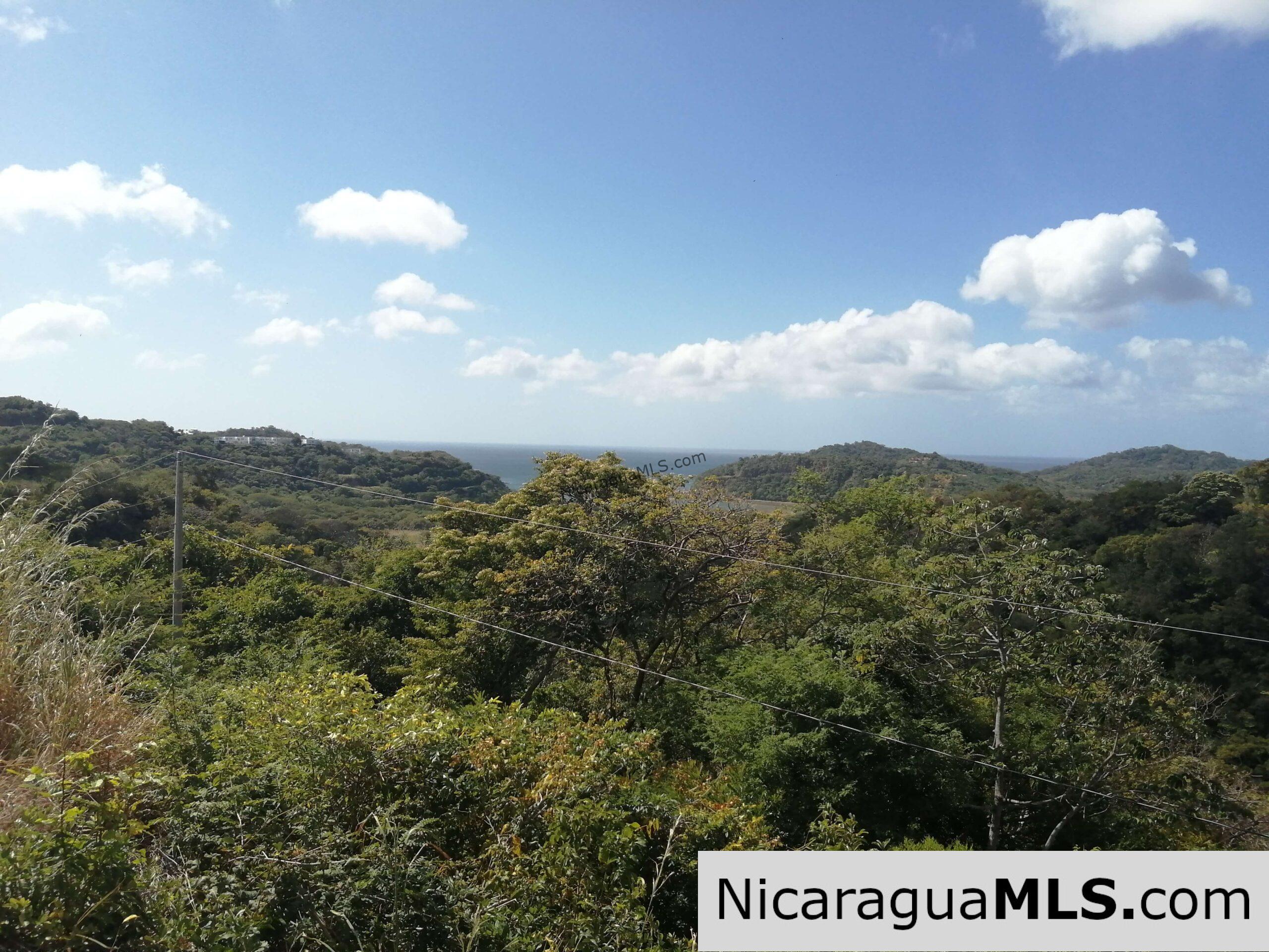 3 bedroom house in Vistas de Miramar neighborhood