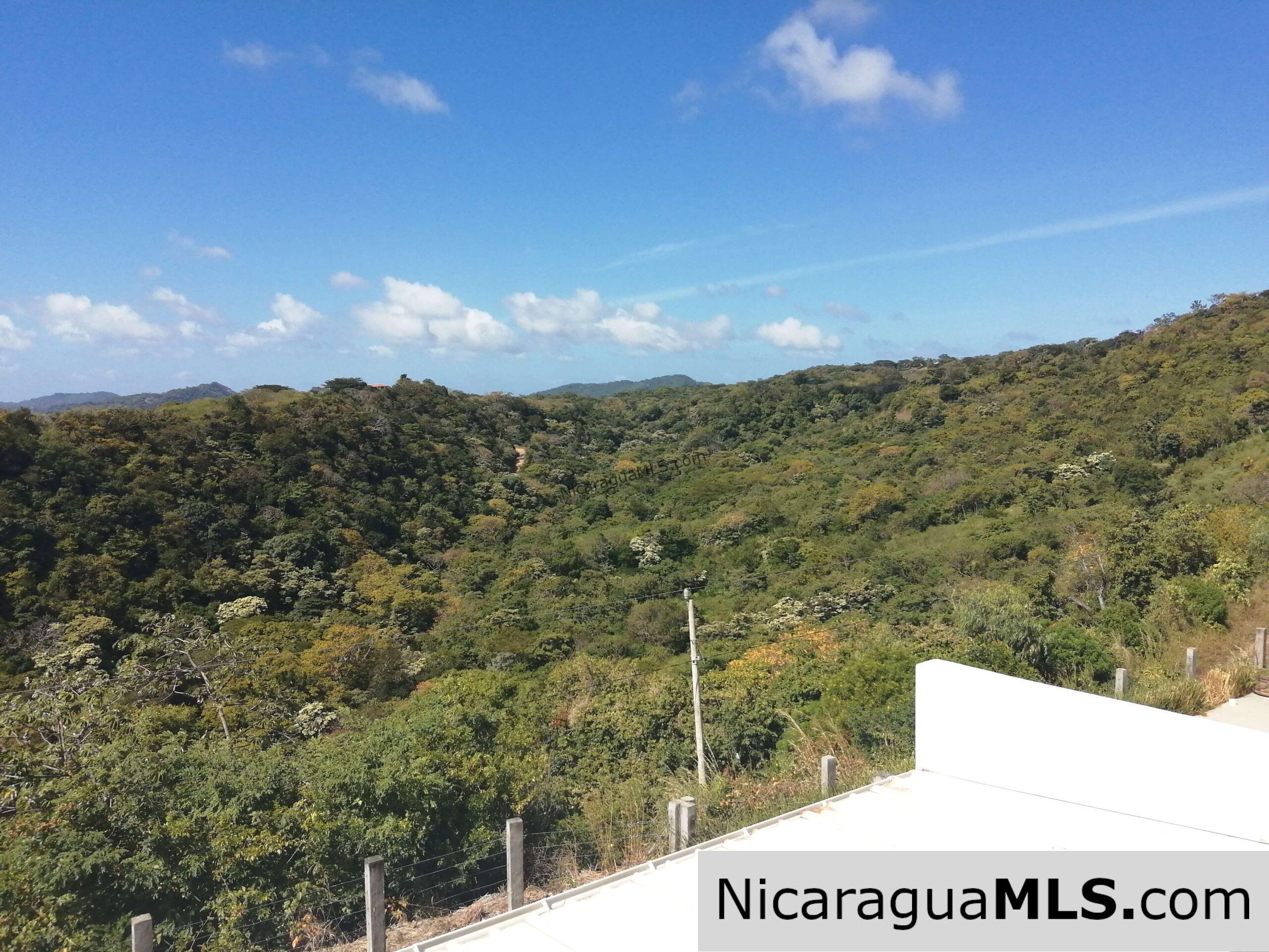 3 bedroom house in Vistas de Miramar neighborhood