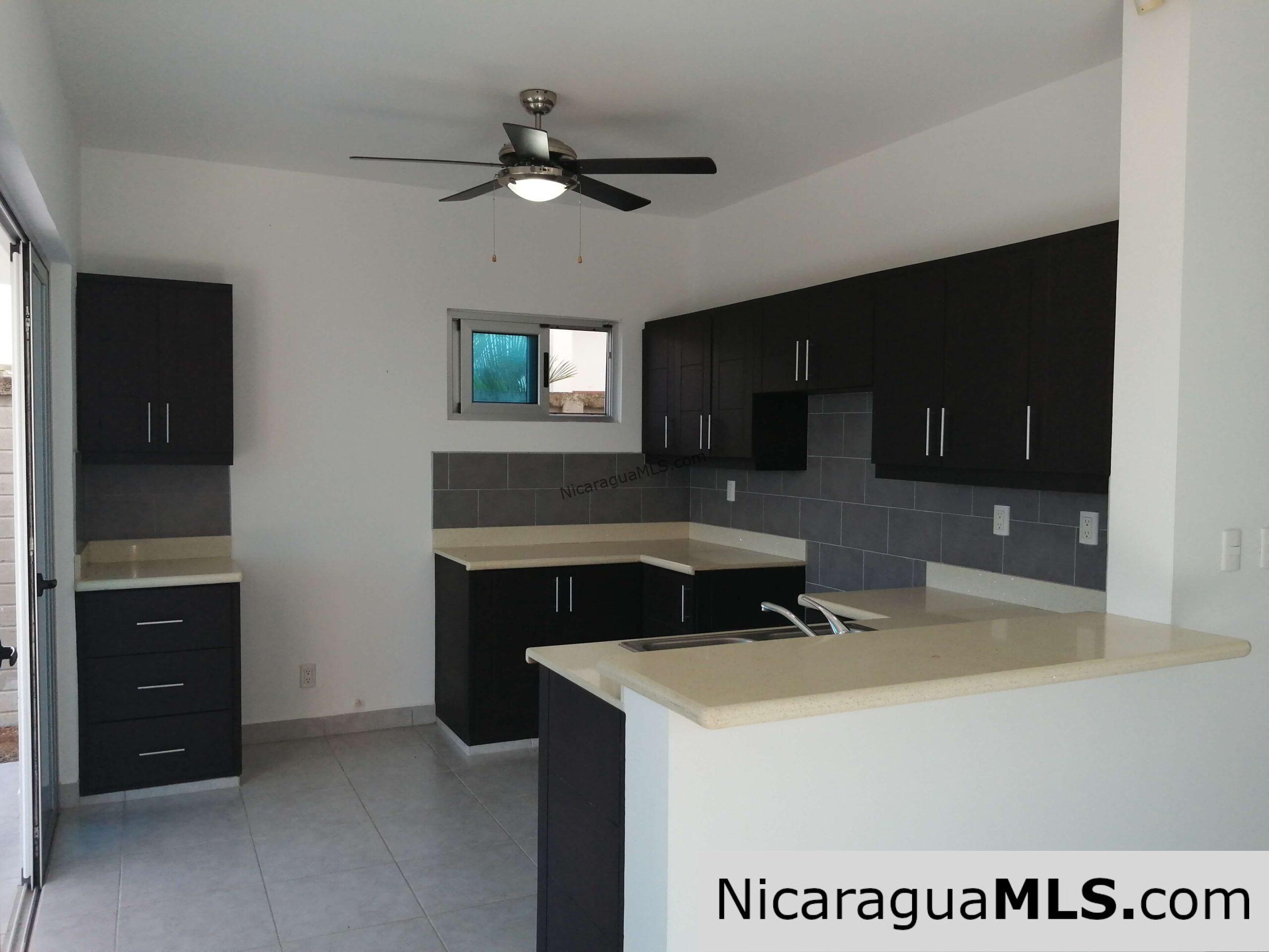 3 bedroom house in Vistas de Miramar neighborhood