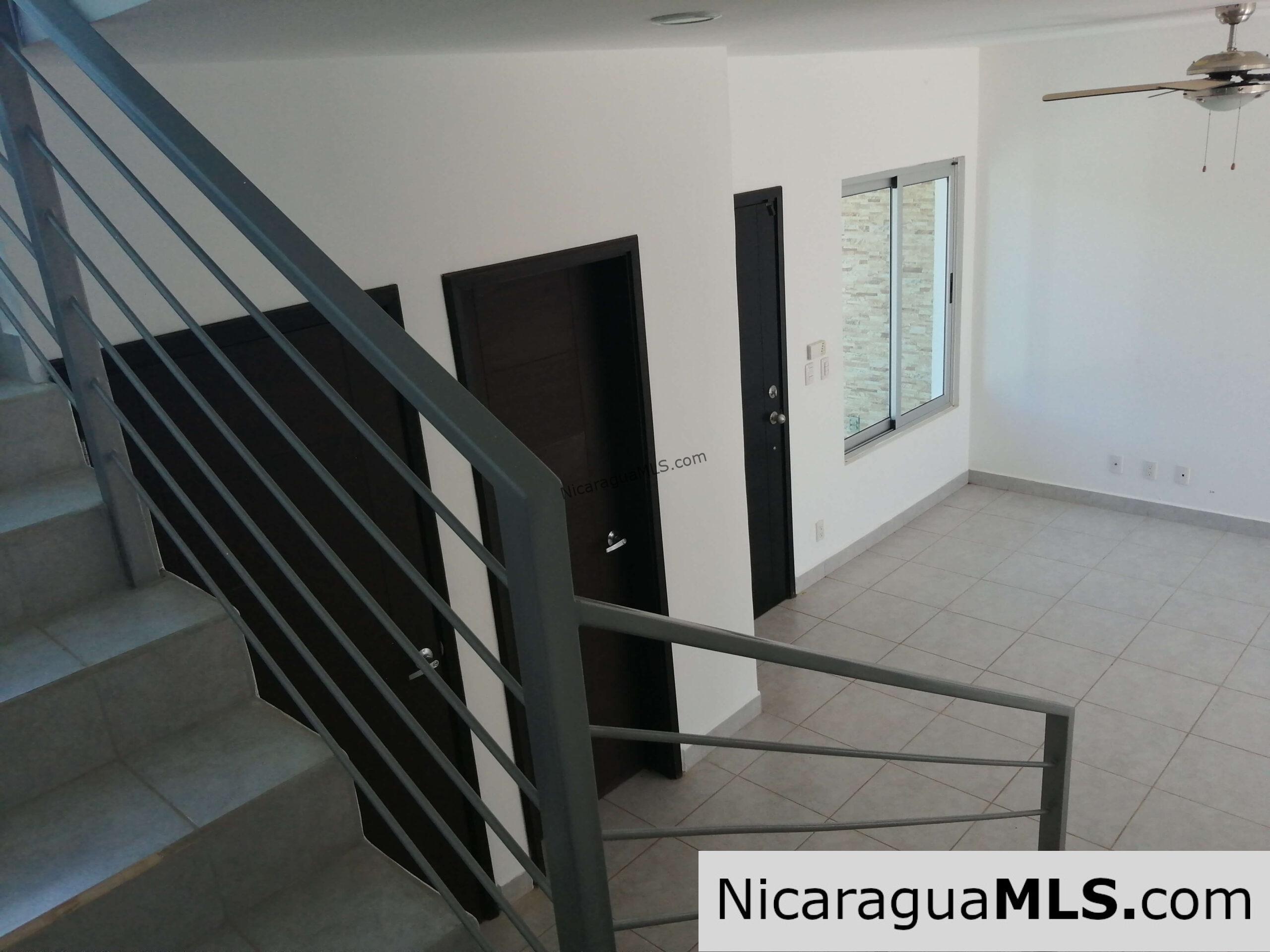 3 bedroom house in Vistas de Miramar neighborhood