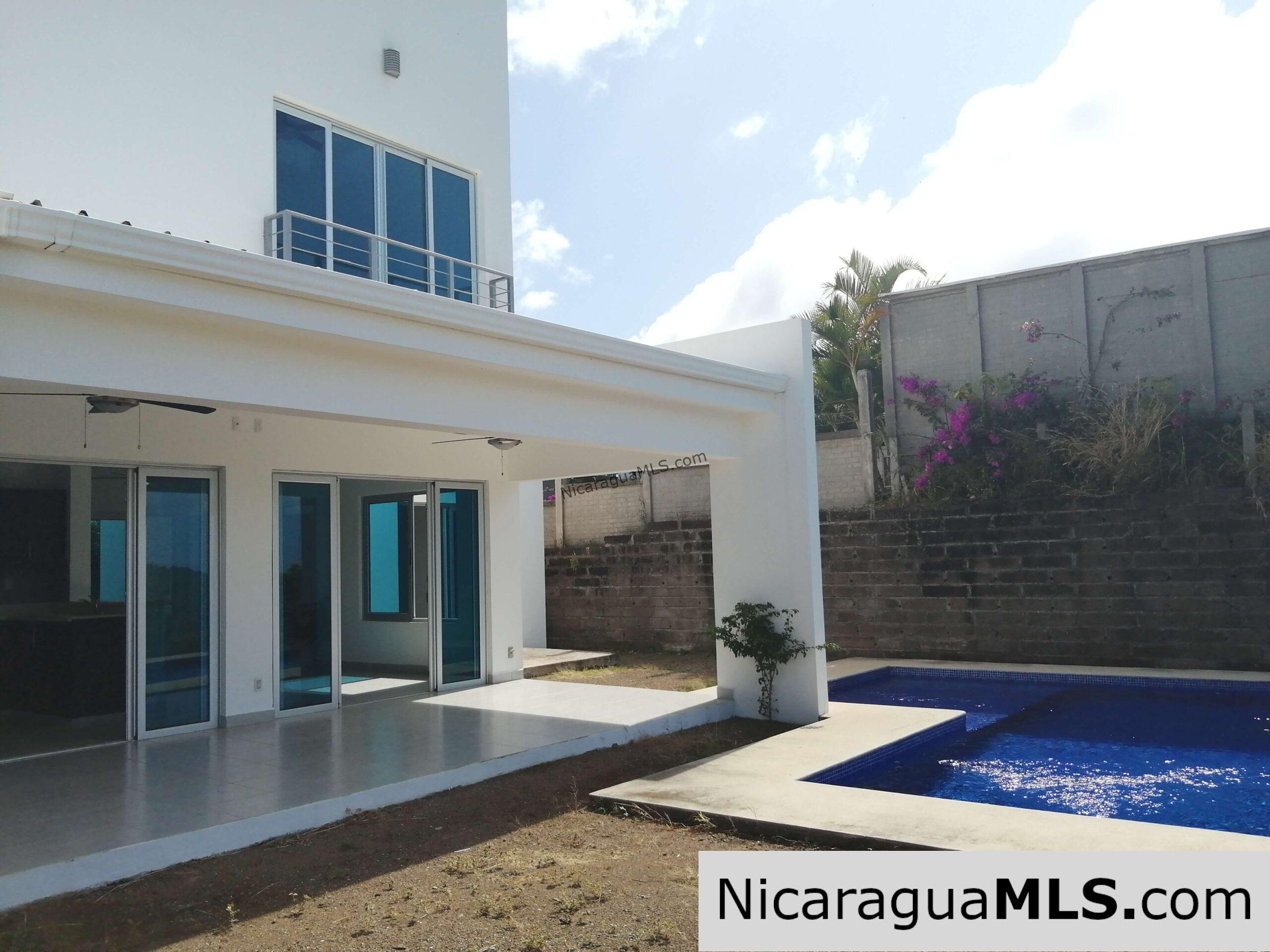 3 bedroom house in Vistas de Miramar neighborhood