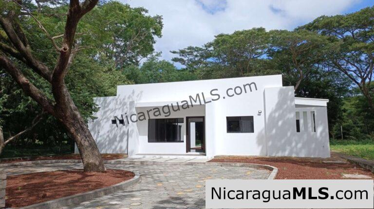 New Listing Update: A Fresh Slice of Paradise at Casa Blanca de Bosques del Mar!