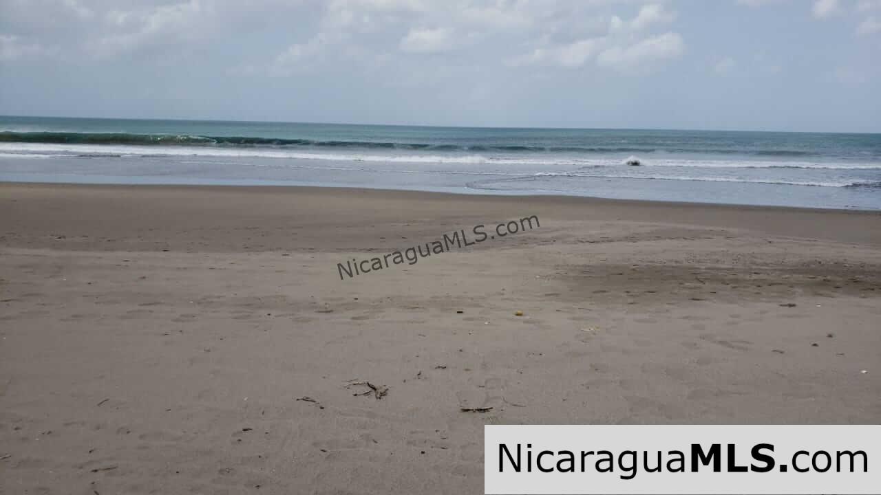 Beachfront House “Las Maragritas” in Guasacate Beach,Tola