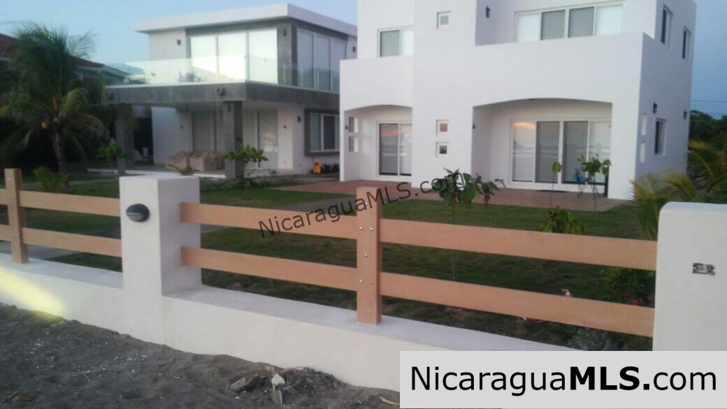 Beachfront House “Las Maragritas” in Guasacate Beach,Tola