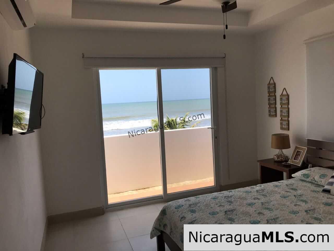 Beachfront House “Las Maragritas” in Guasacate Beach,Tola