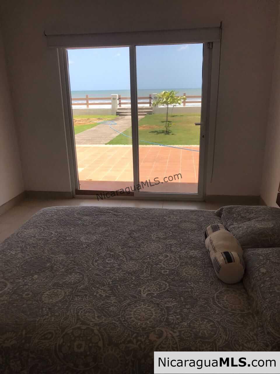 Beachfront House “Las Maragritas” in Guasacate Beach,Tola