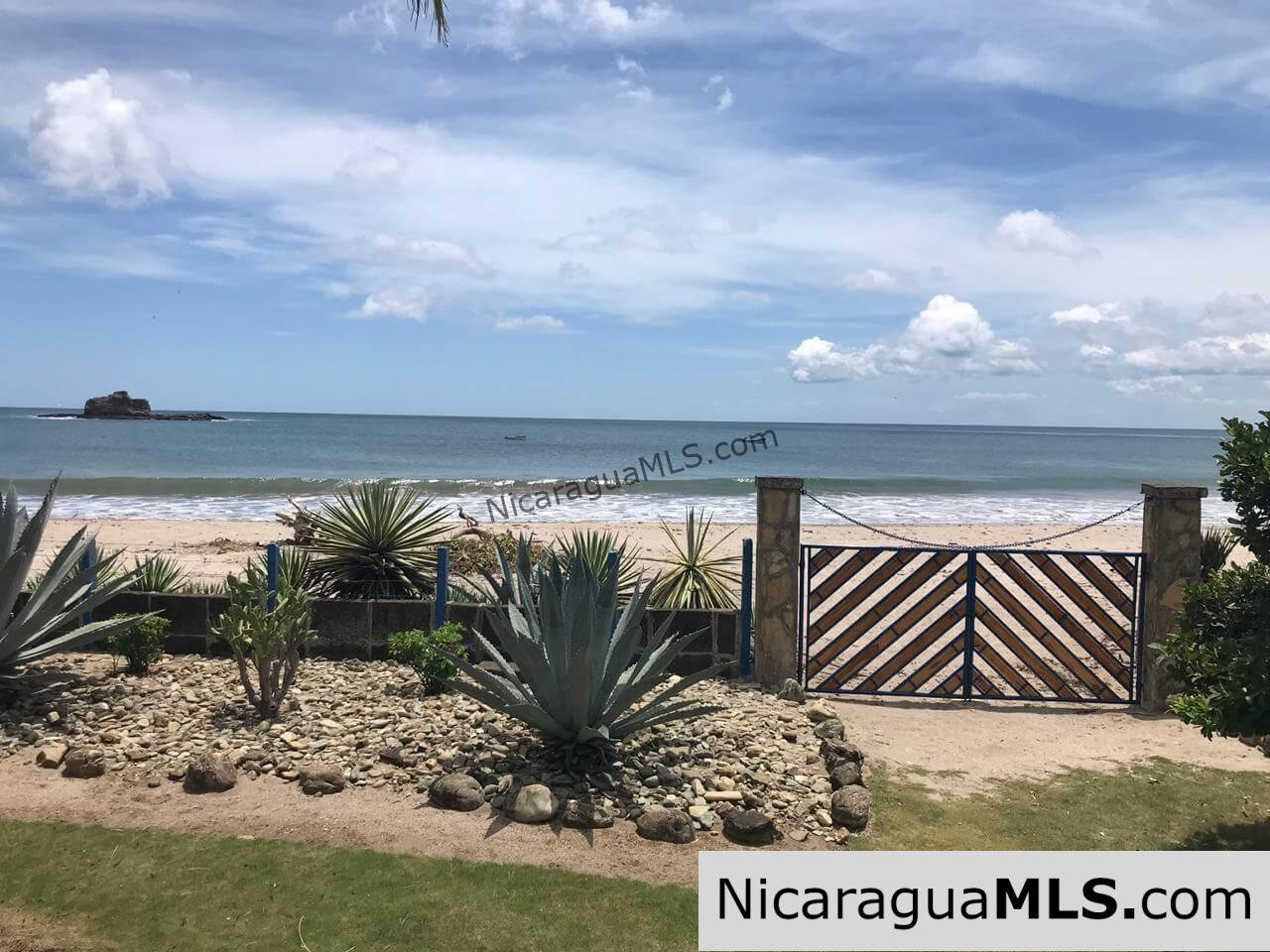Beach Front House in Playa Marsella