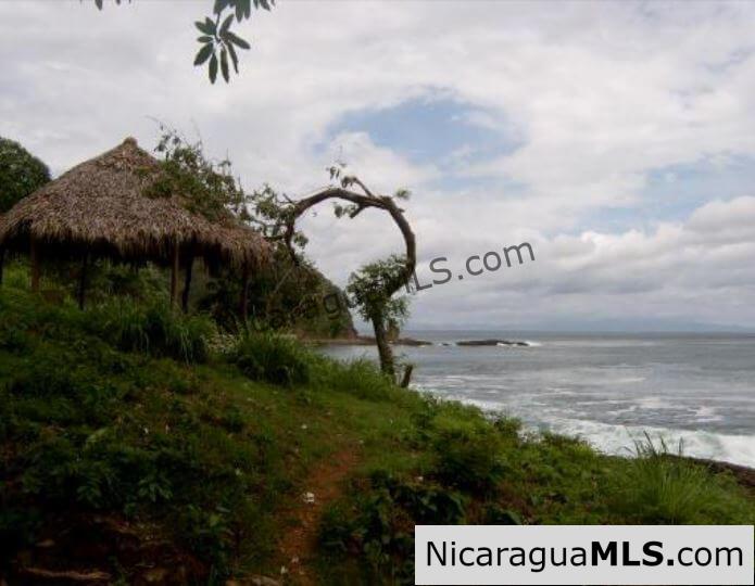 Beachfront property in Paradise Bay