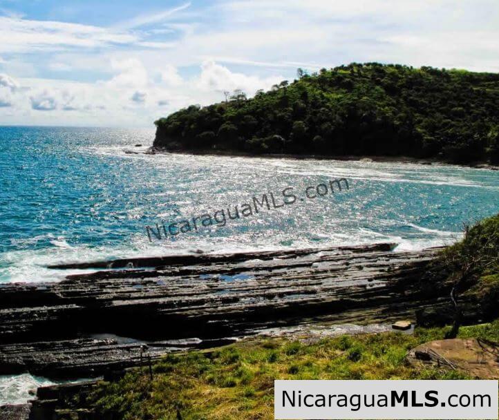Beachfront property in Paradise Bay
