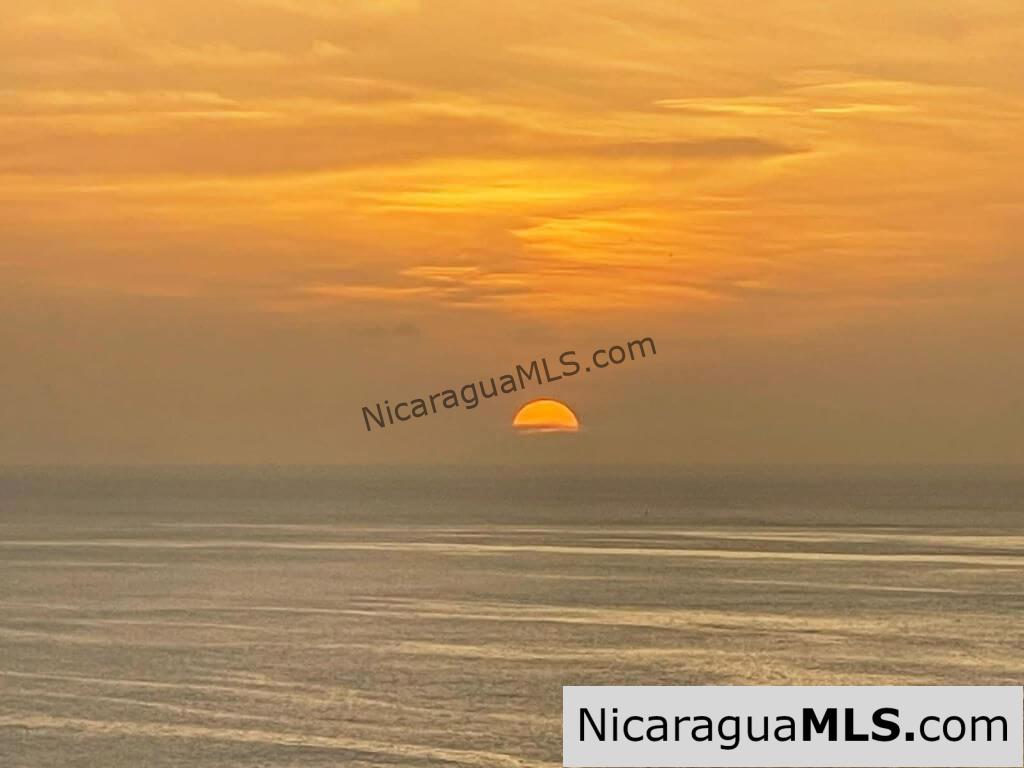 Oceanfront lots in Playa Remanso