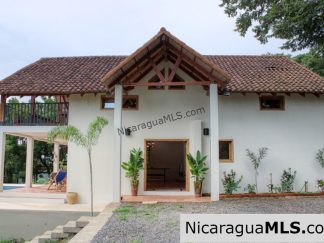 Stunning Ocean Views Beautiful Move in Ready 3+bedroom