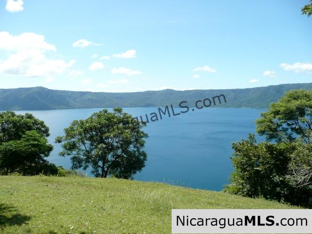 7 Acres of Lakefront at Laguna de Apoyo