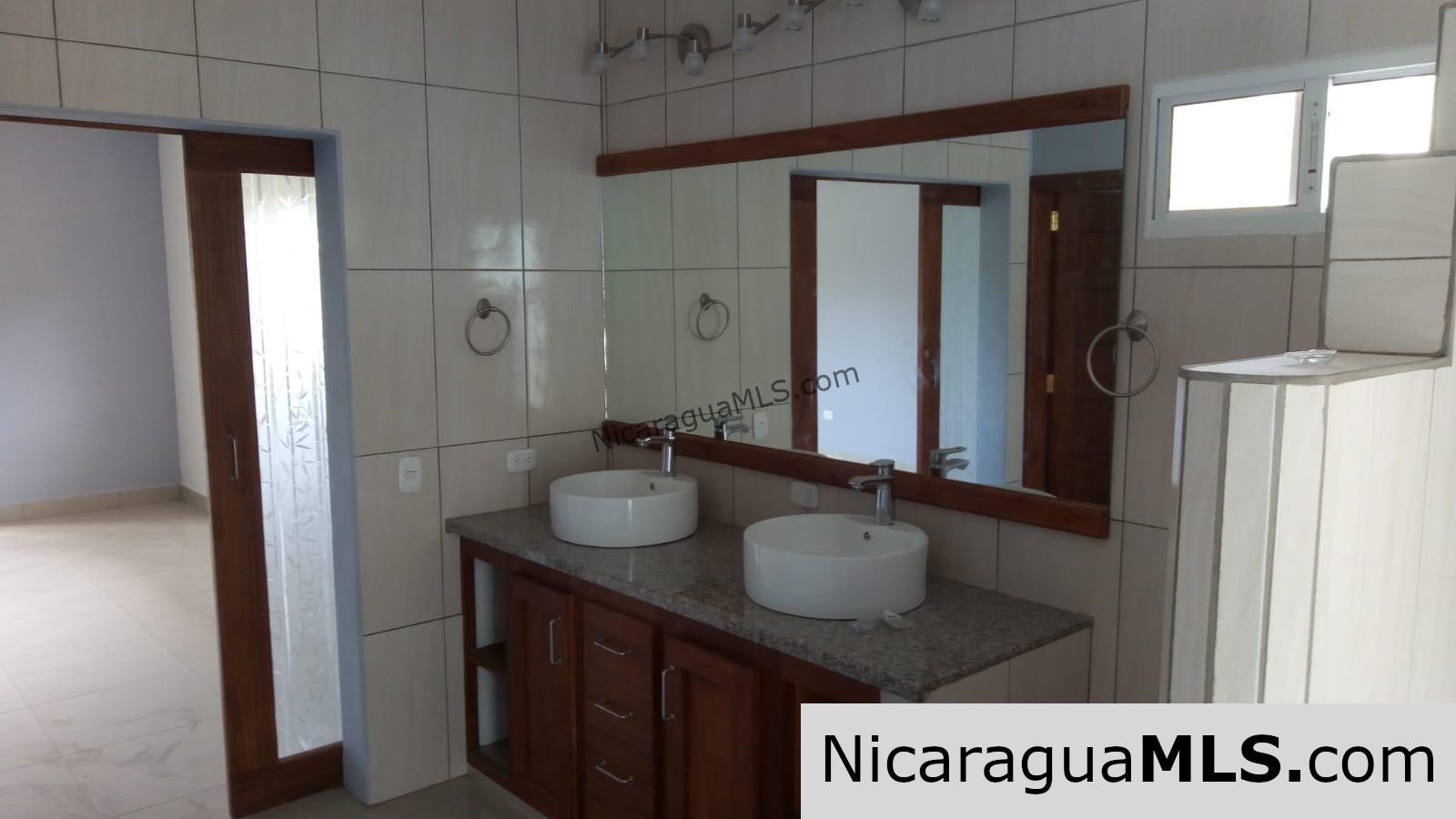 For Rent Beautiful 3Beds 3Baths House in Little Bavaria