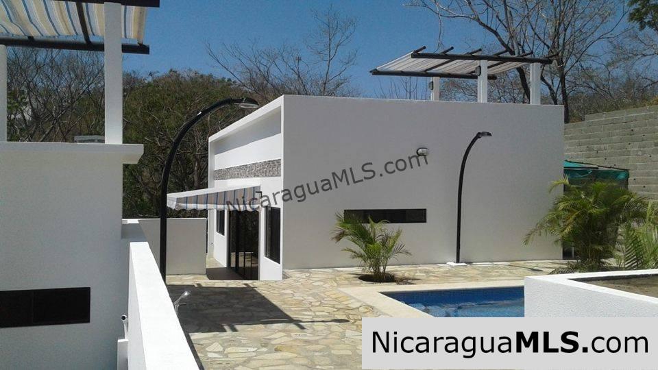 2 Bedroom House with Shared Pool