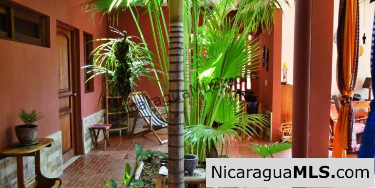 Garden lovers dream house in Lomas de Palermo