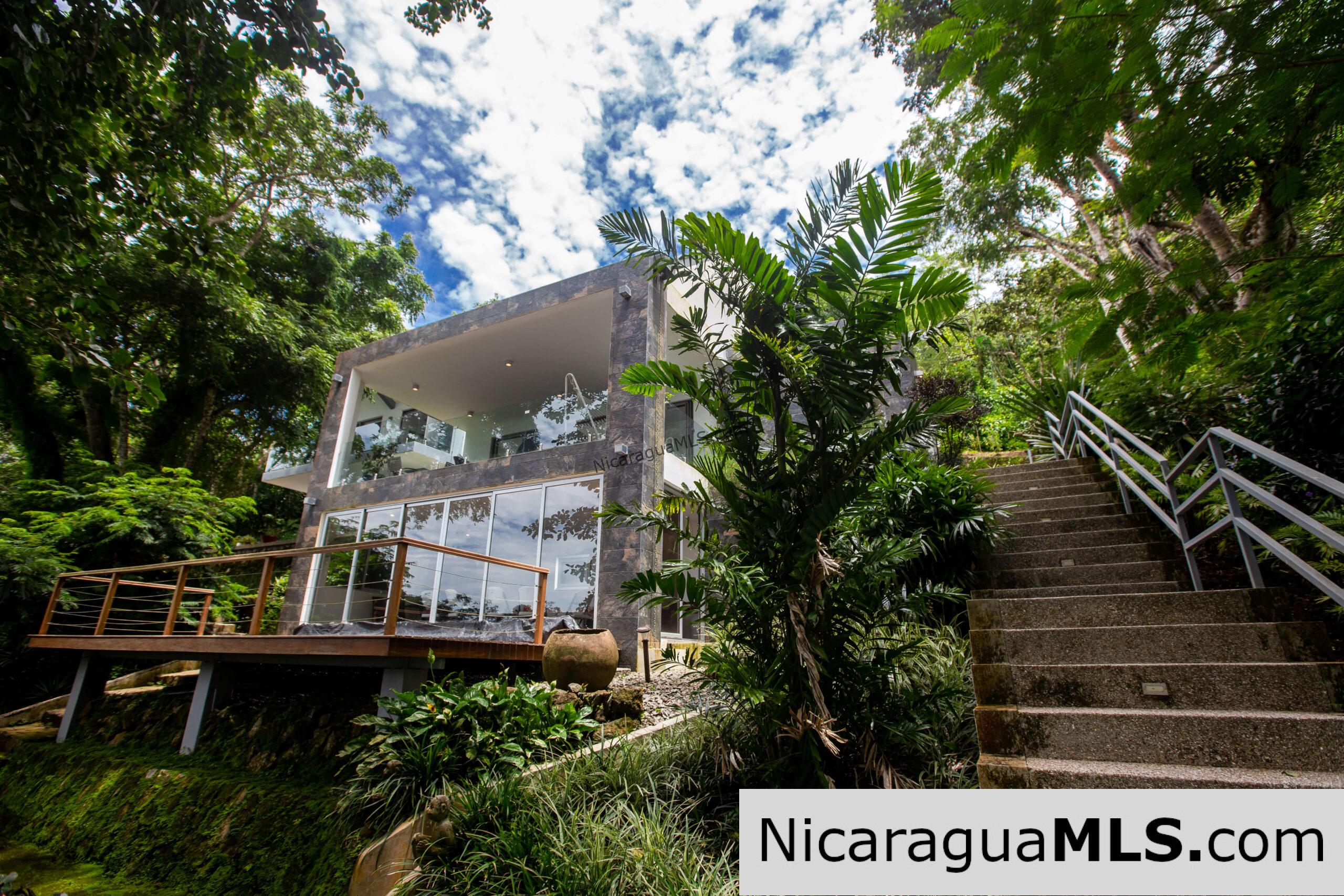4 Bedrooms house, Mona Gaia in Mombacho, Granada.