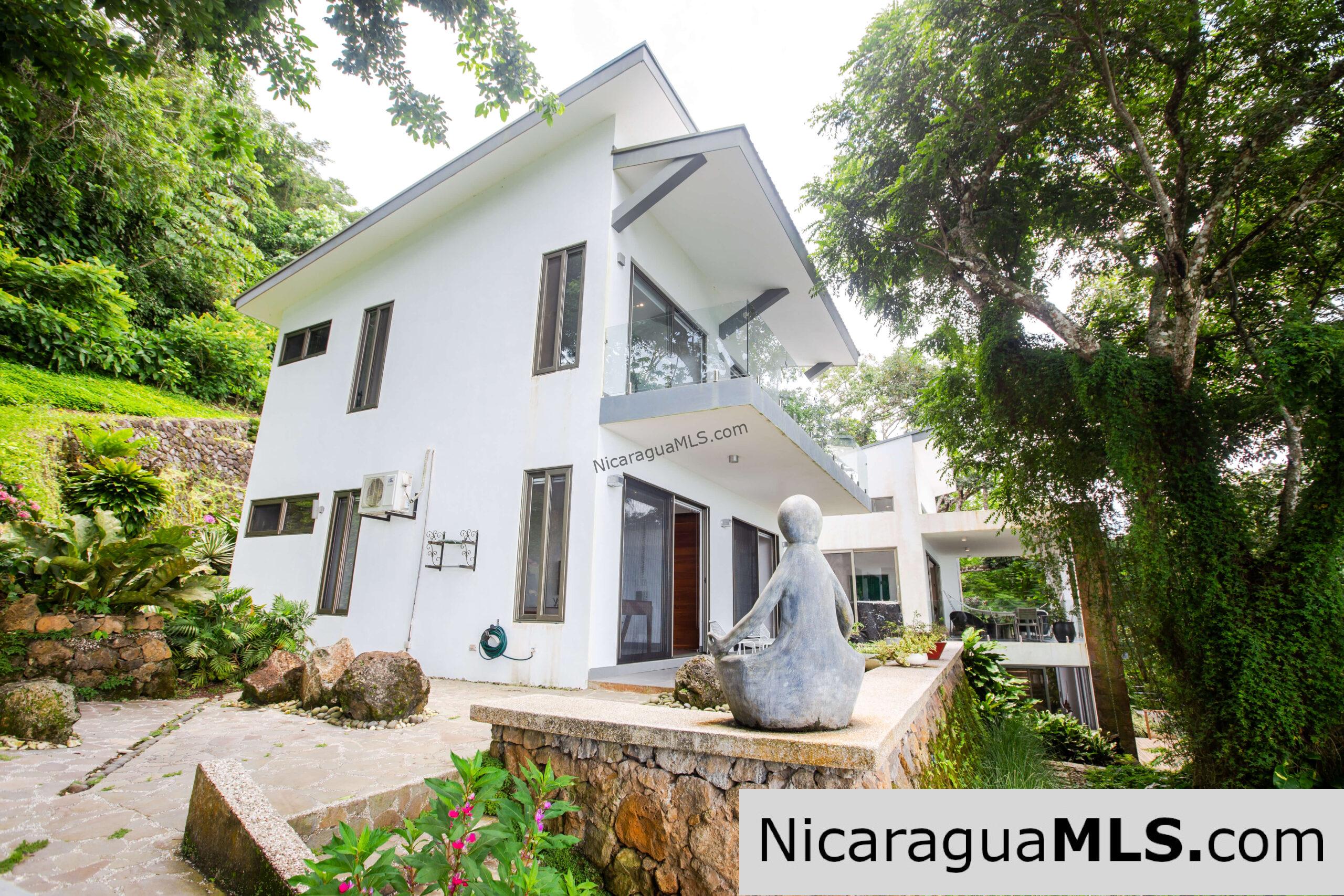 4 Bedrooms house, Mona Gaia in Mombacho, Granada.