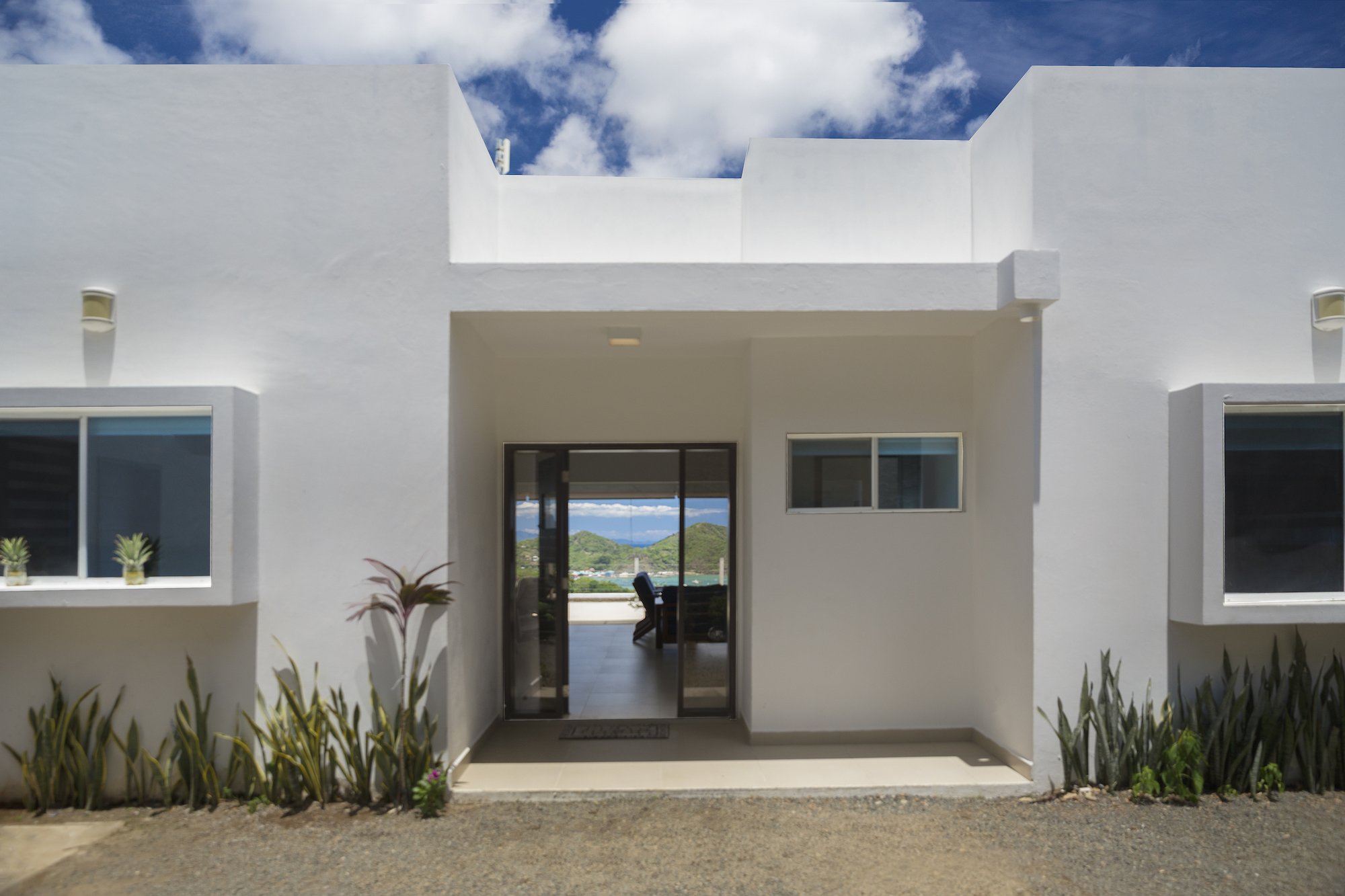 Stunning Oceanview Modern Home - Image 3