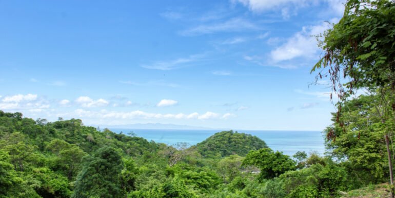 Dream ocean view lot, BARGAIN in Paradise Bay!