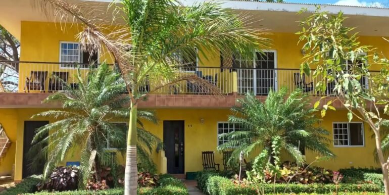 Condo in Las Escadas, only 1 mile from town