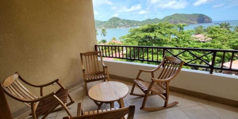 Price Update! Slice of Paradise: Dream View Beachfront Condo Awaits!
