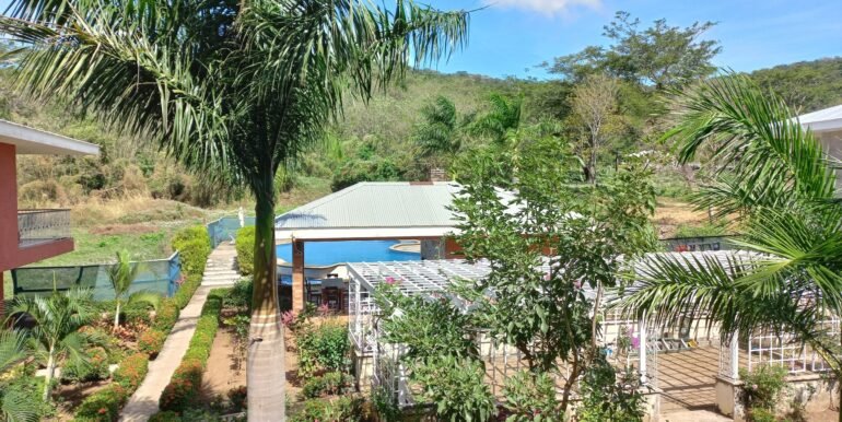 Condo in Las Escadas, only 1 mile from town - Image 2