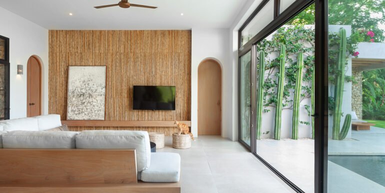 Sustainable Luxury on 1.5 Acres Awaits: Casa Grillo in Big Sky Ranch - Image 8