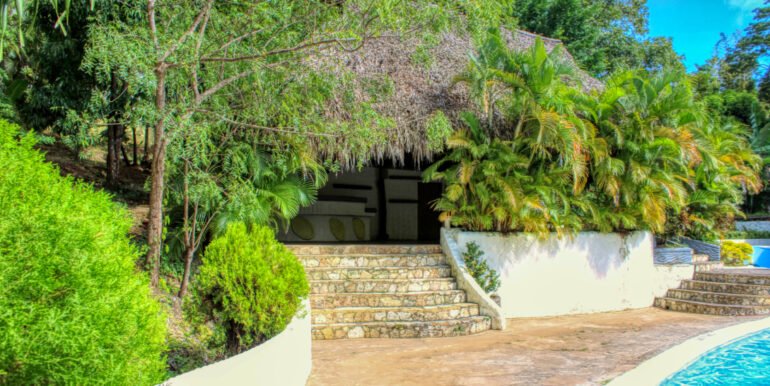 Jungle Cool, 4km to the Beach, but mere steps to Pool - Image 12