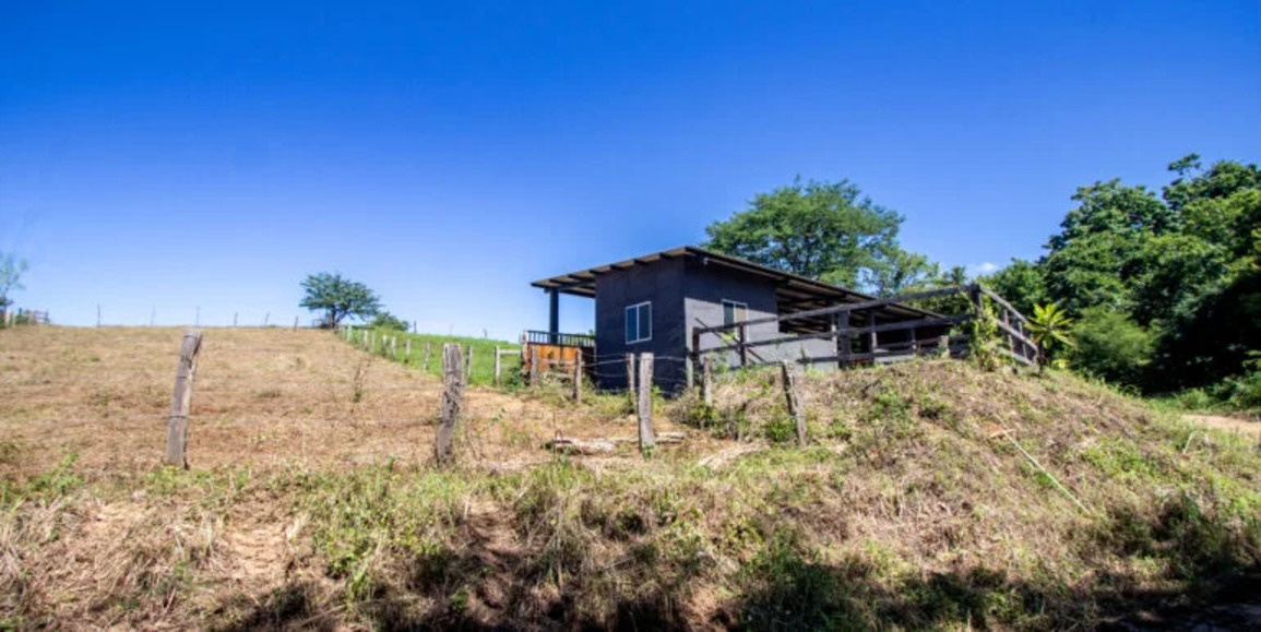 Large Multi-Casa Equestrian Estate with stables on 2.5 acres - Image 16
