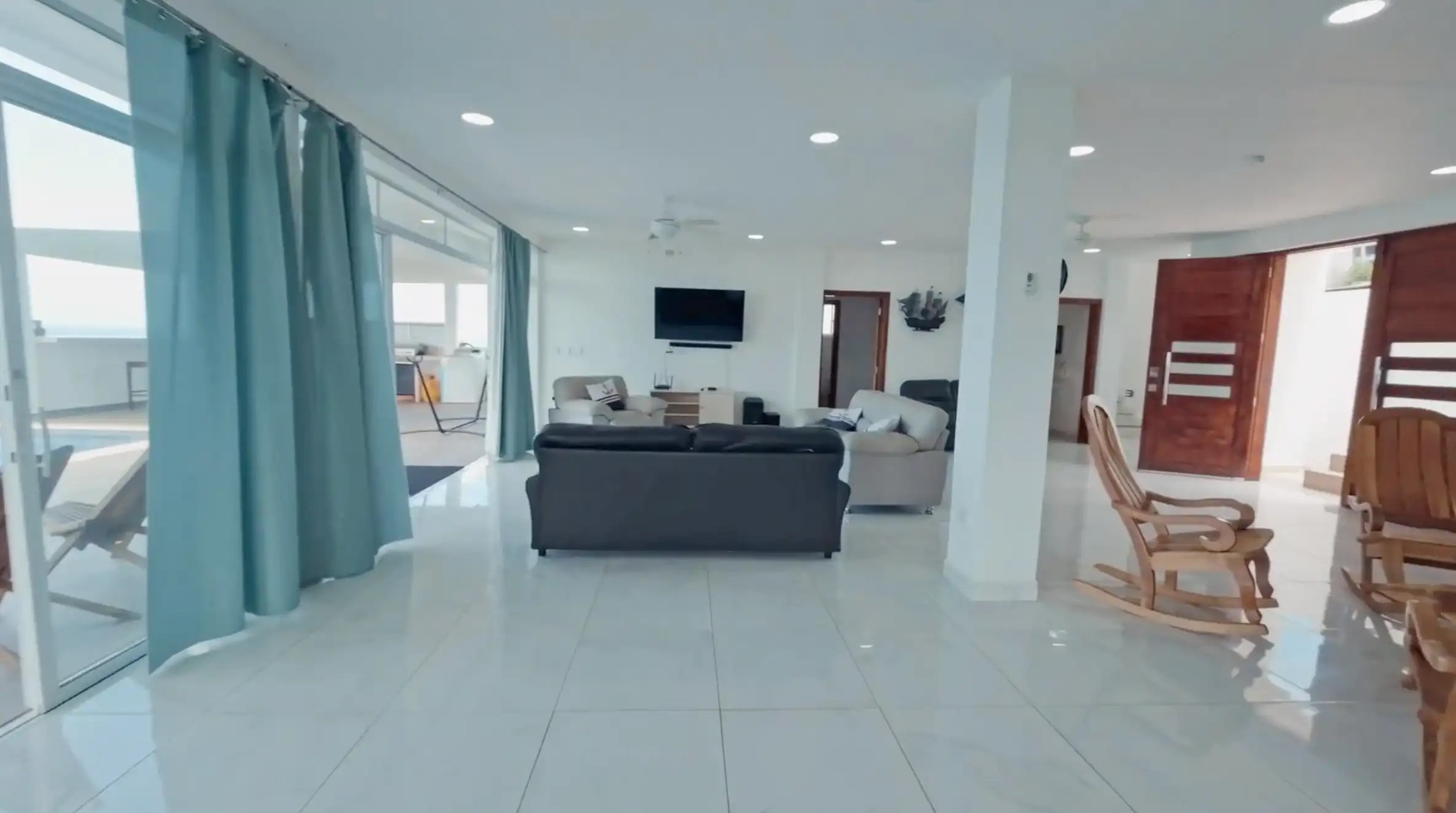 Casa Blanca - Image 2