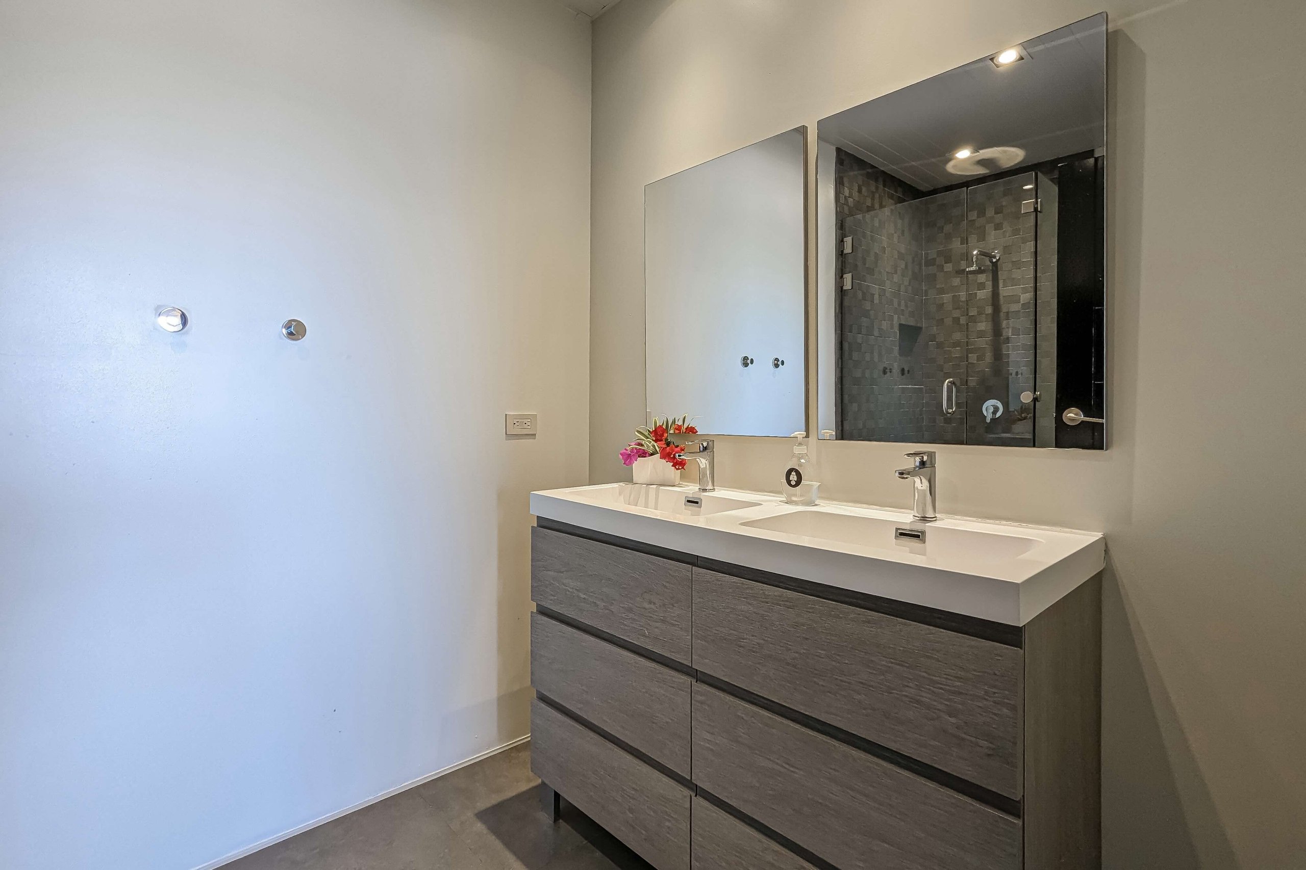 Upscale Ocean View Condo In An Unbeatable Location - Image 16