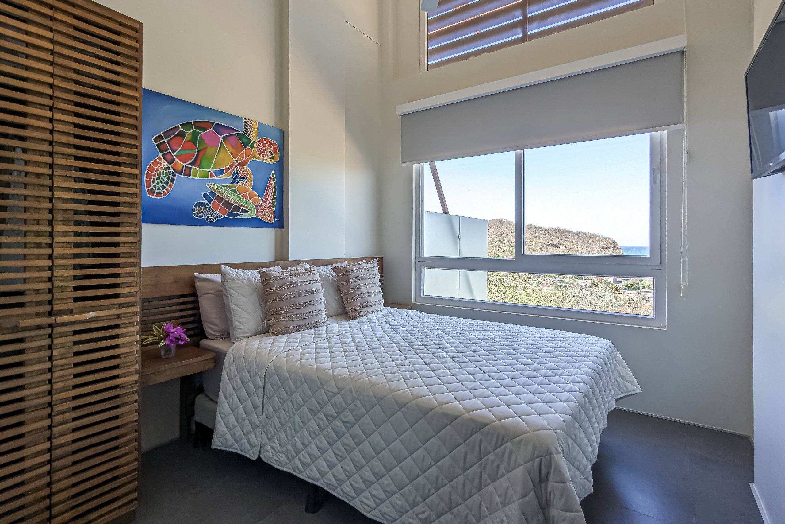 Upscale Ocean View Condo In An Unbeatable Location - Image 17