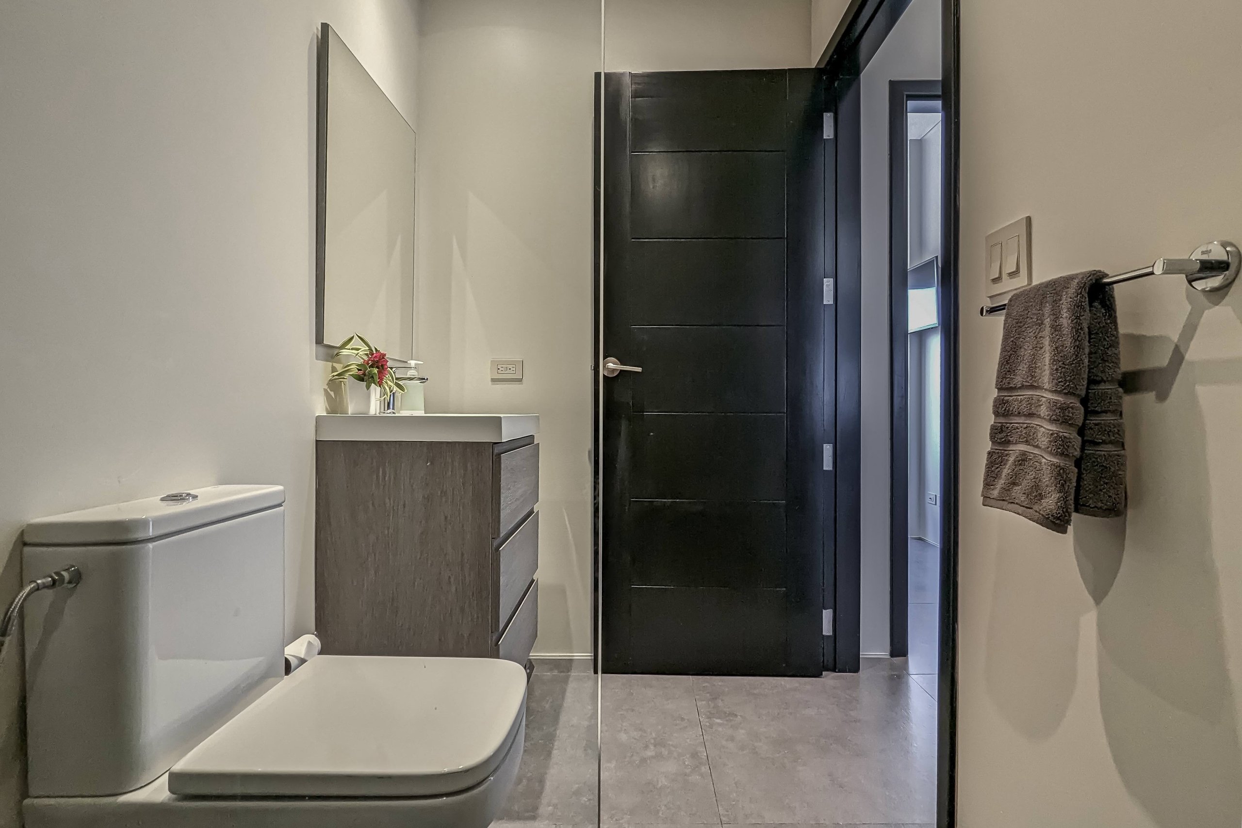 Upscale Ocean View Condo In An Unbeatable Location - Image 20
