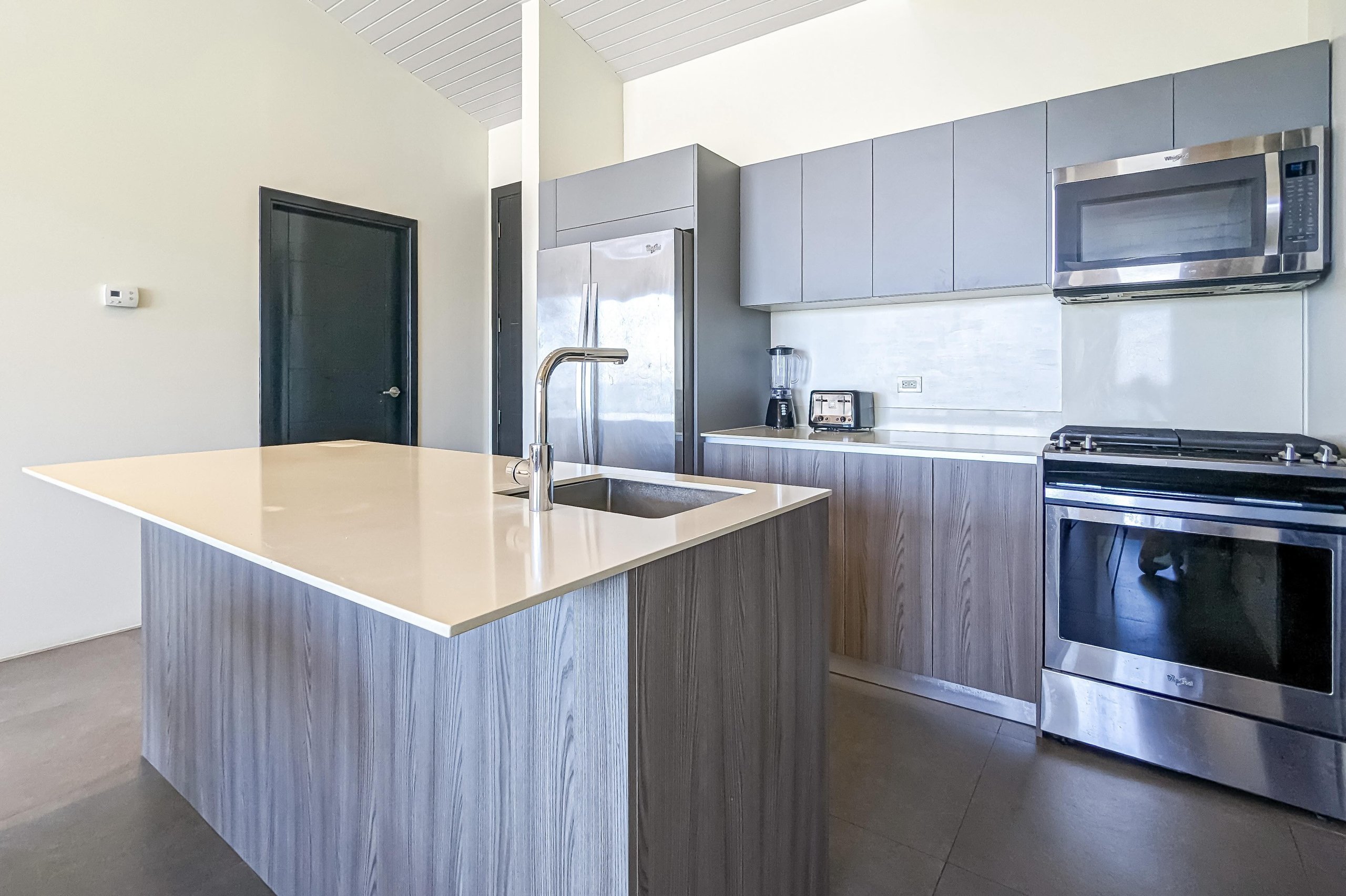 Upscale Ocean View Condo In An Unbeatable Location - Image 3