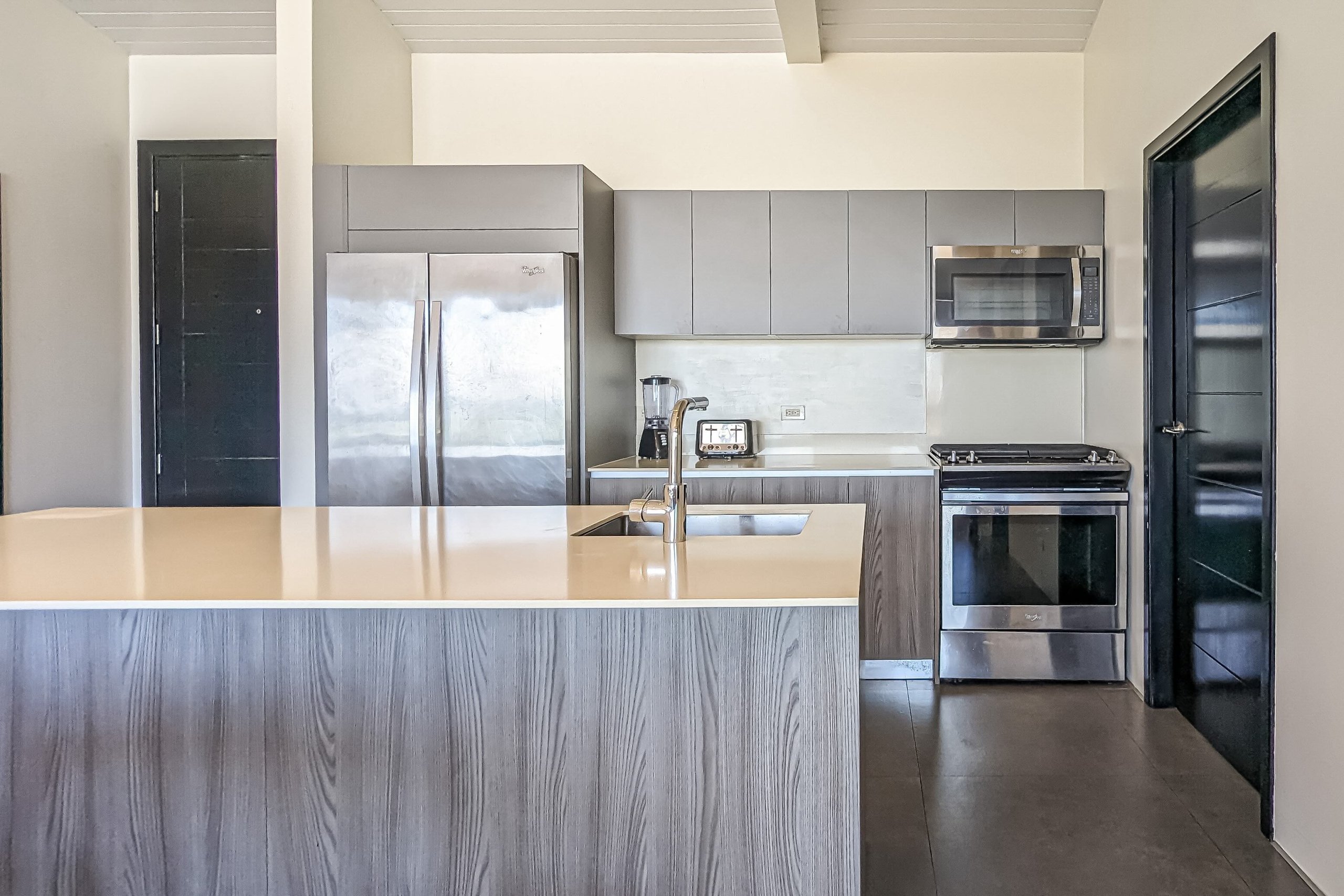 Upscale Ocean View Condo In An Unbeatable Location - Image 4