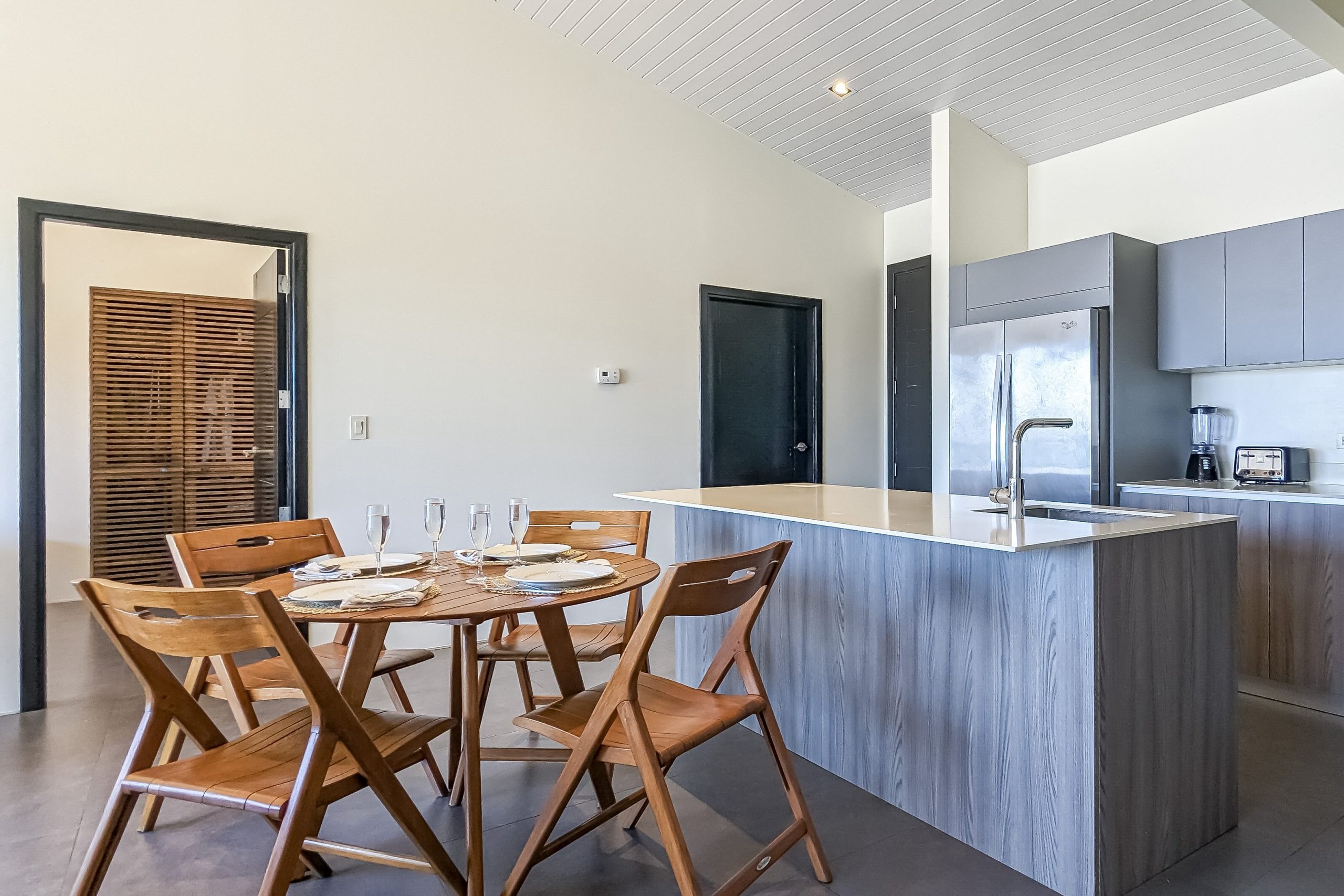 Upscale Ocean View Condo In An Unbeatable Location - Image 5