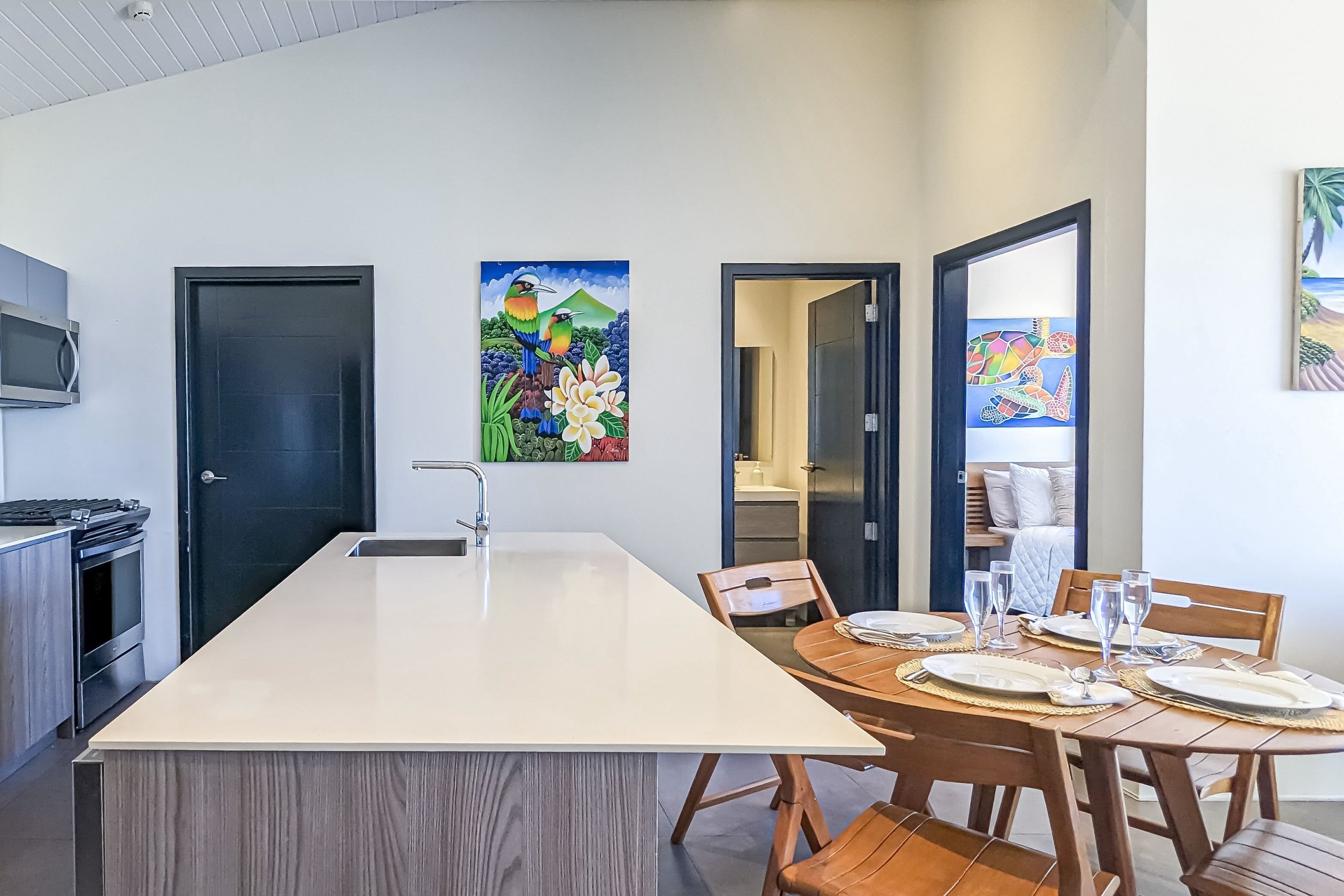 Upscale Ocean View Condo In An Unbeatable Location - Image 6