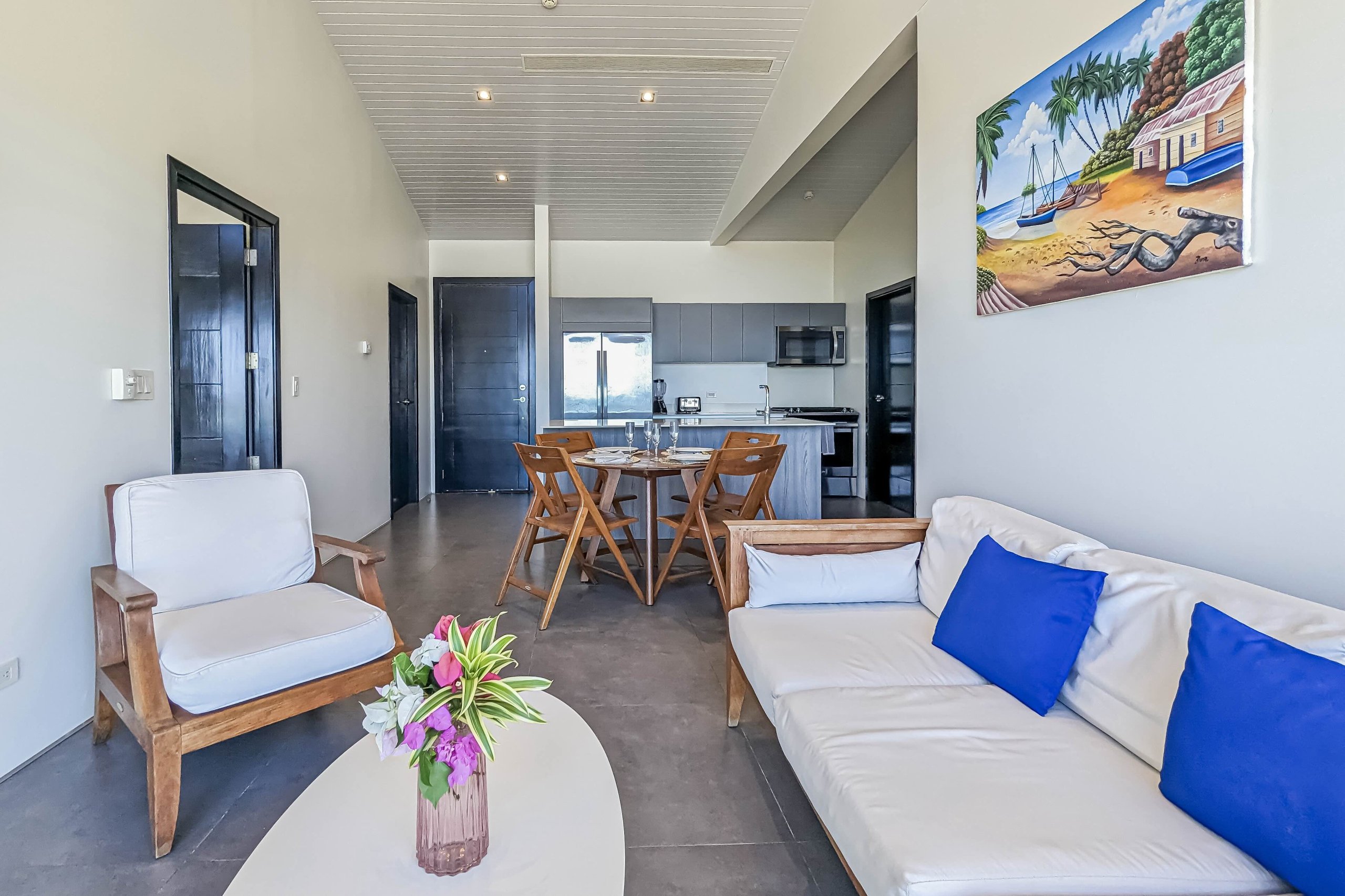 Upscale Ocean View Condo In An Unbeatable Location - Image 9