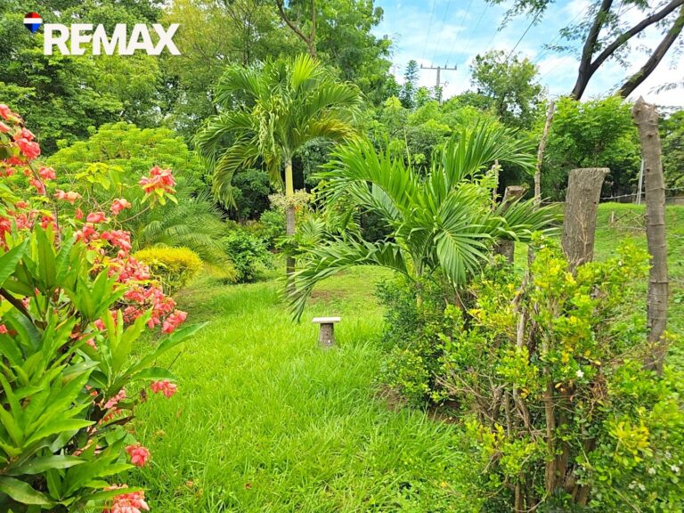 Price Update: Spacious Home with Expansion Potential Near Managua!